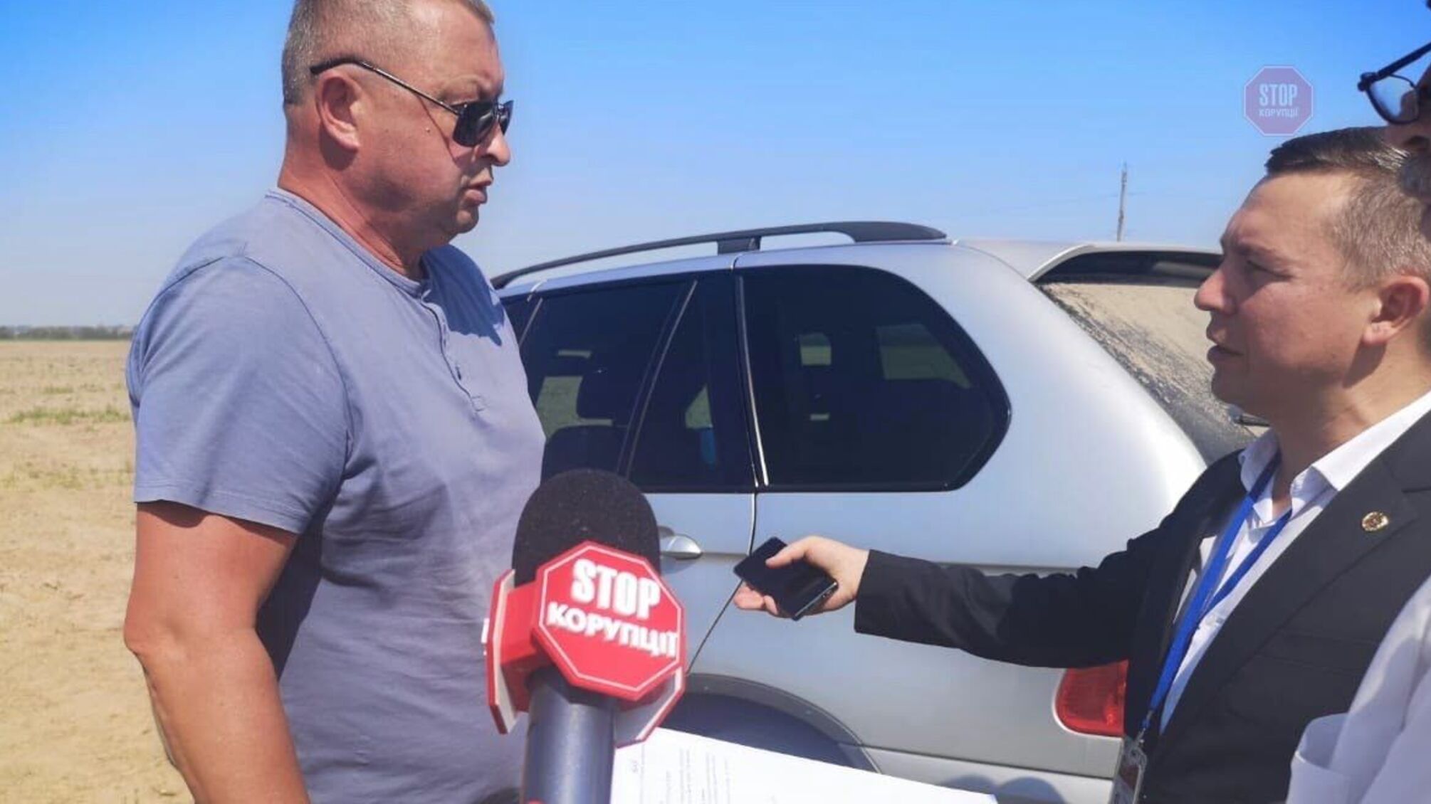 'Приїхав на BMW Х5 і заявив, що він тут господар', – агрорейдер з Коломийської міськради влаштував розбірки просто в полі (фото)