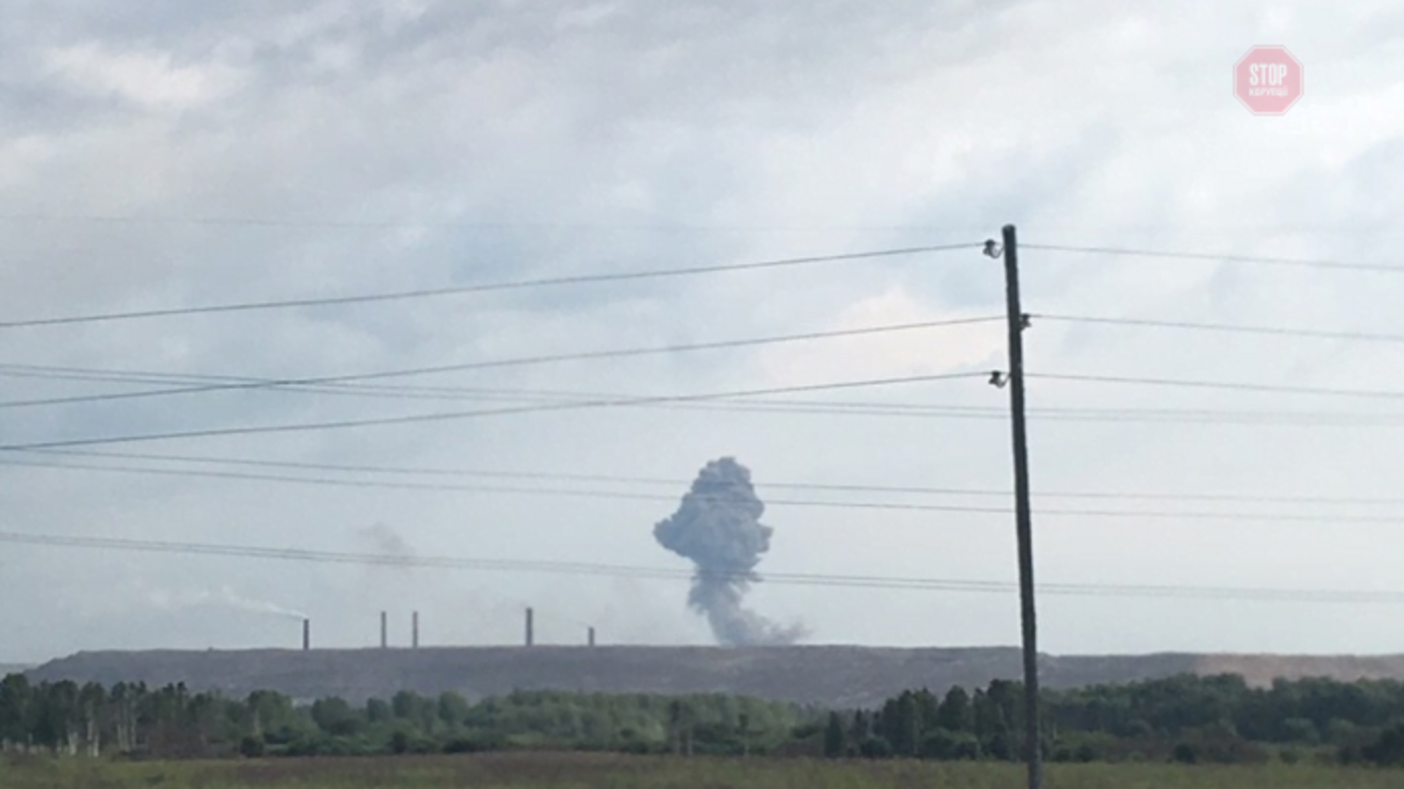 Користувачі мережі публікують відео вибухів на складах боєприпасів у Росії. Є інформація про загиблих – кадри