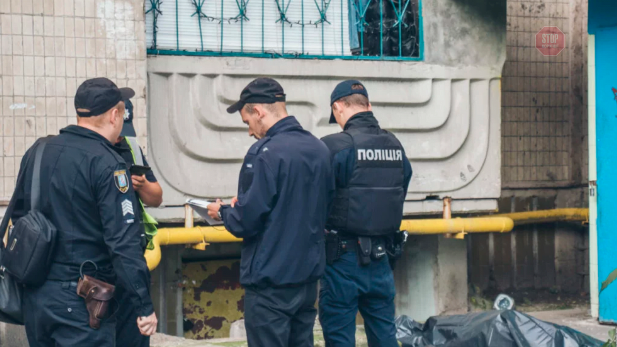 У Києві чоловік під час обшуку вистрибнув з 10 поверху