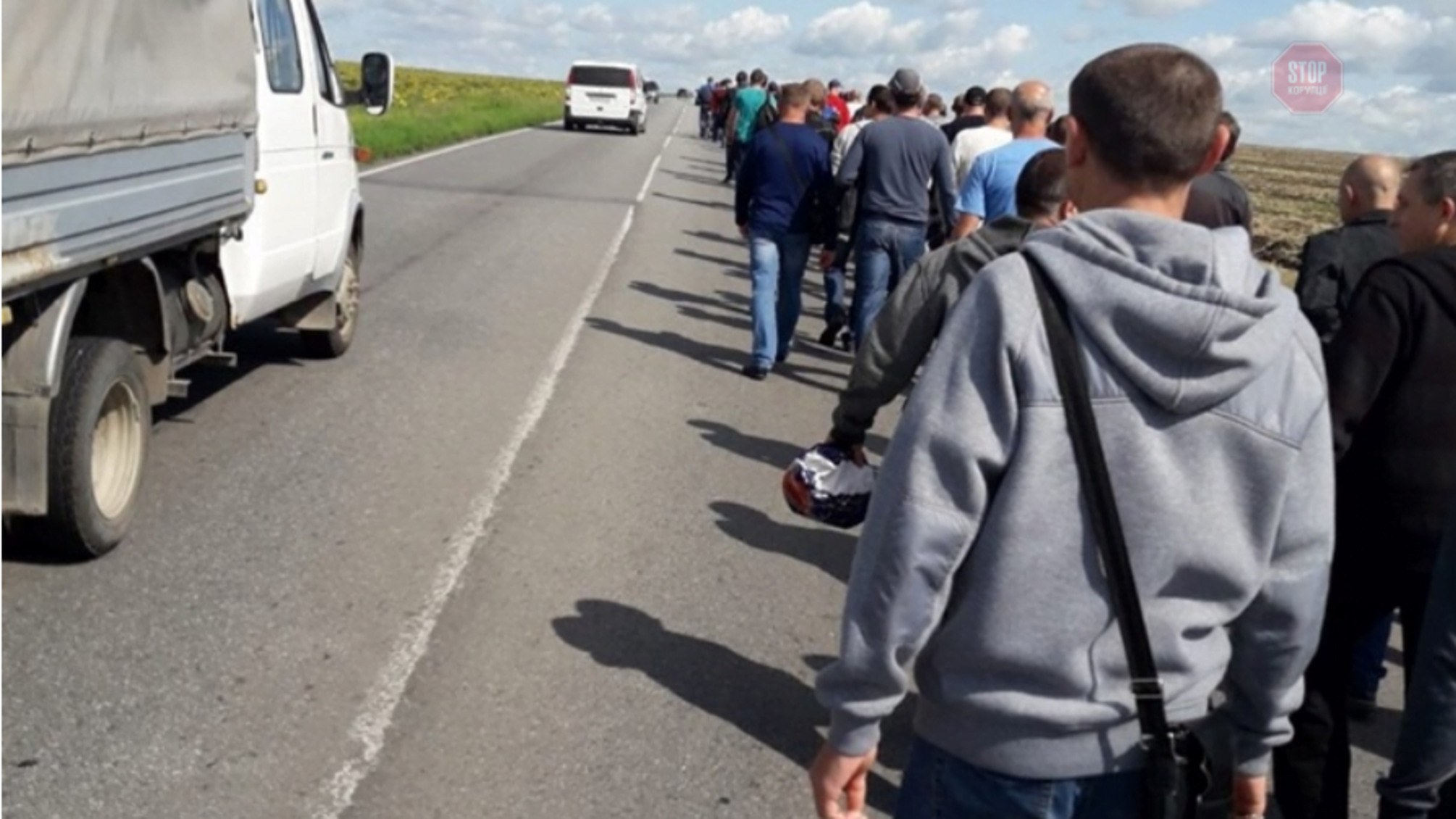 16 км пішки заради зарплатні: гірники прийшли до адмінбудівлі вимагати зароблені кошти