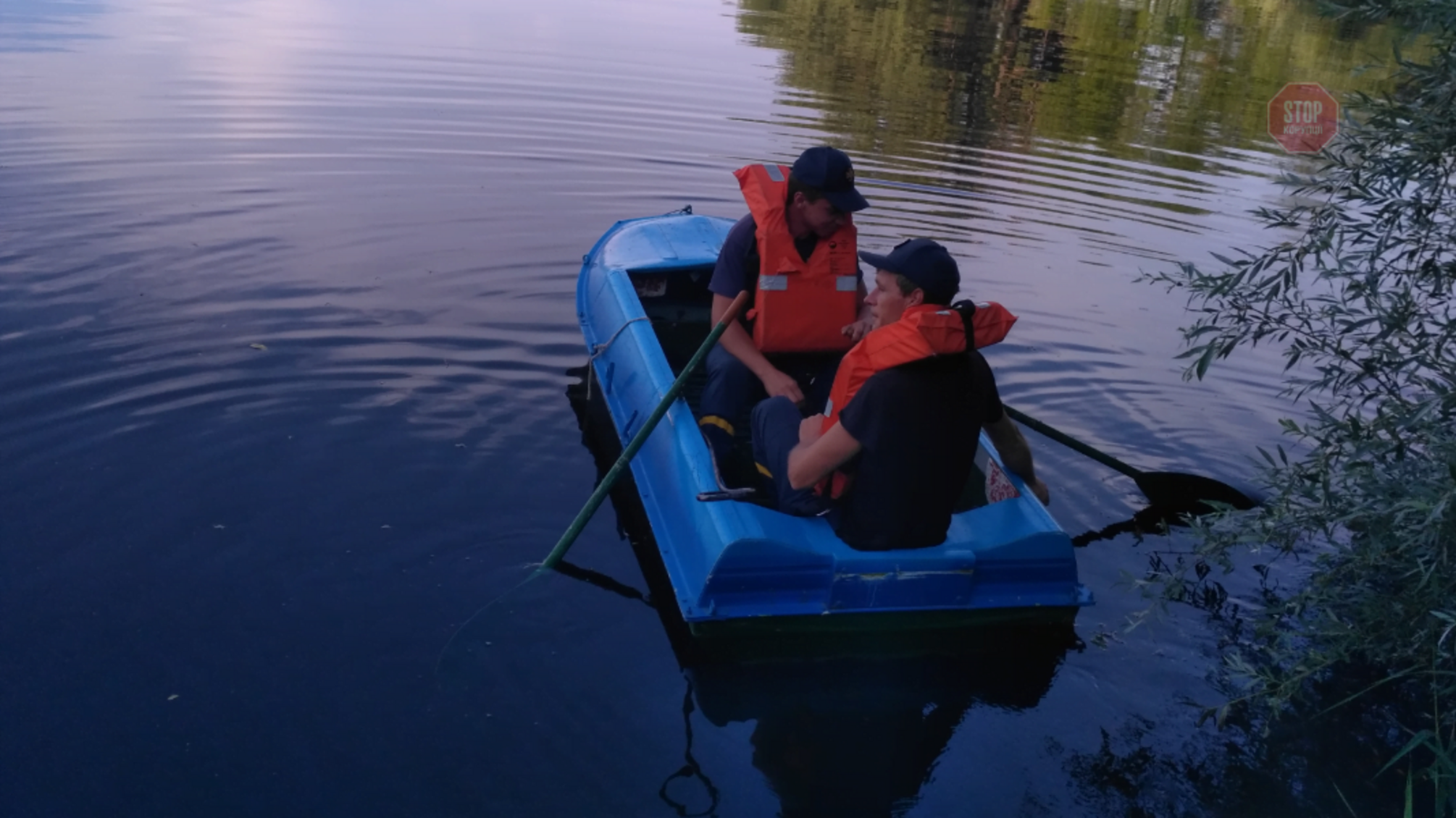 У столичному парку з водойми дістали тіло молодого чоловіка