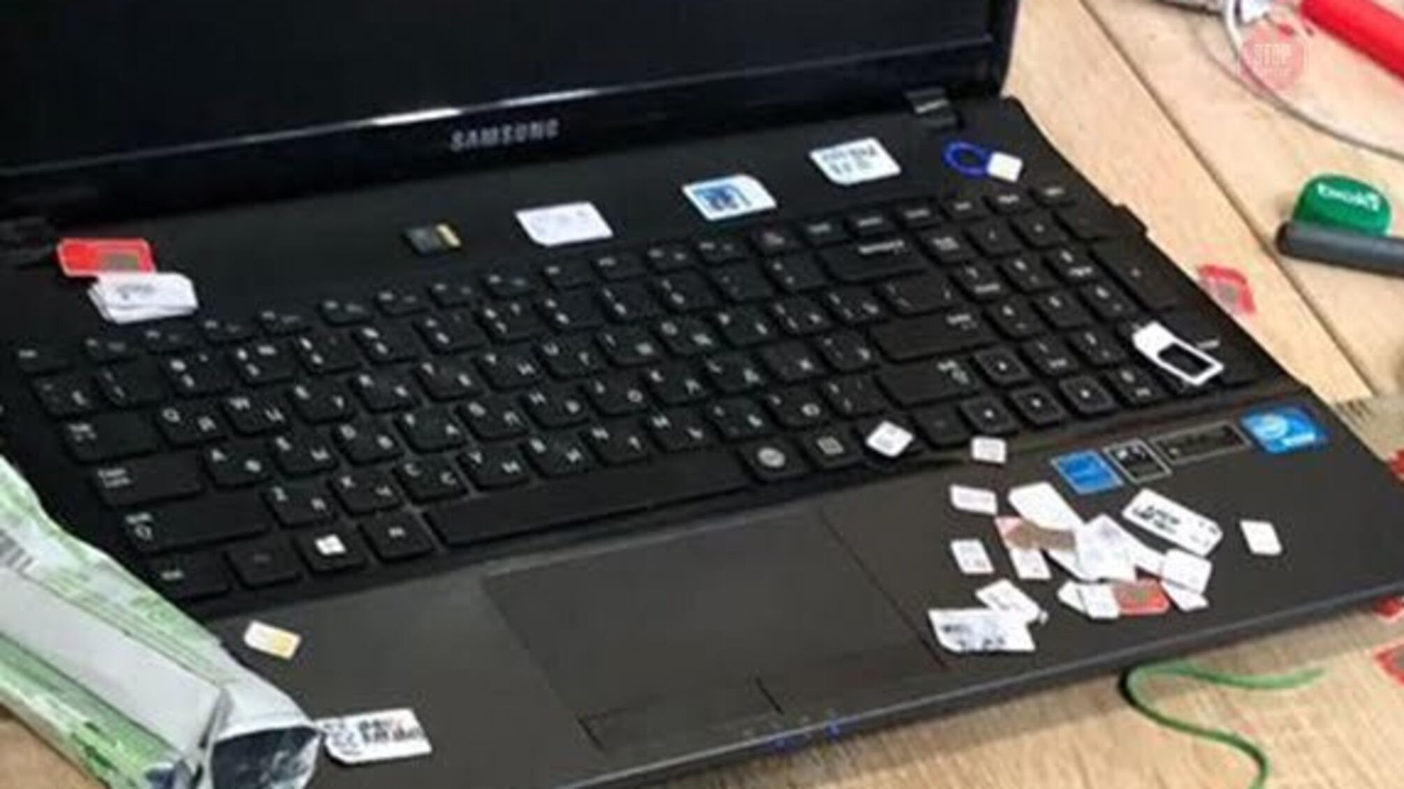 На Дніпропетровщині шахраї за допомогою sim-карток крали гроші з банківських рахунків (фото)