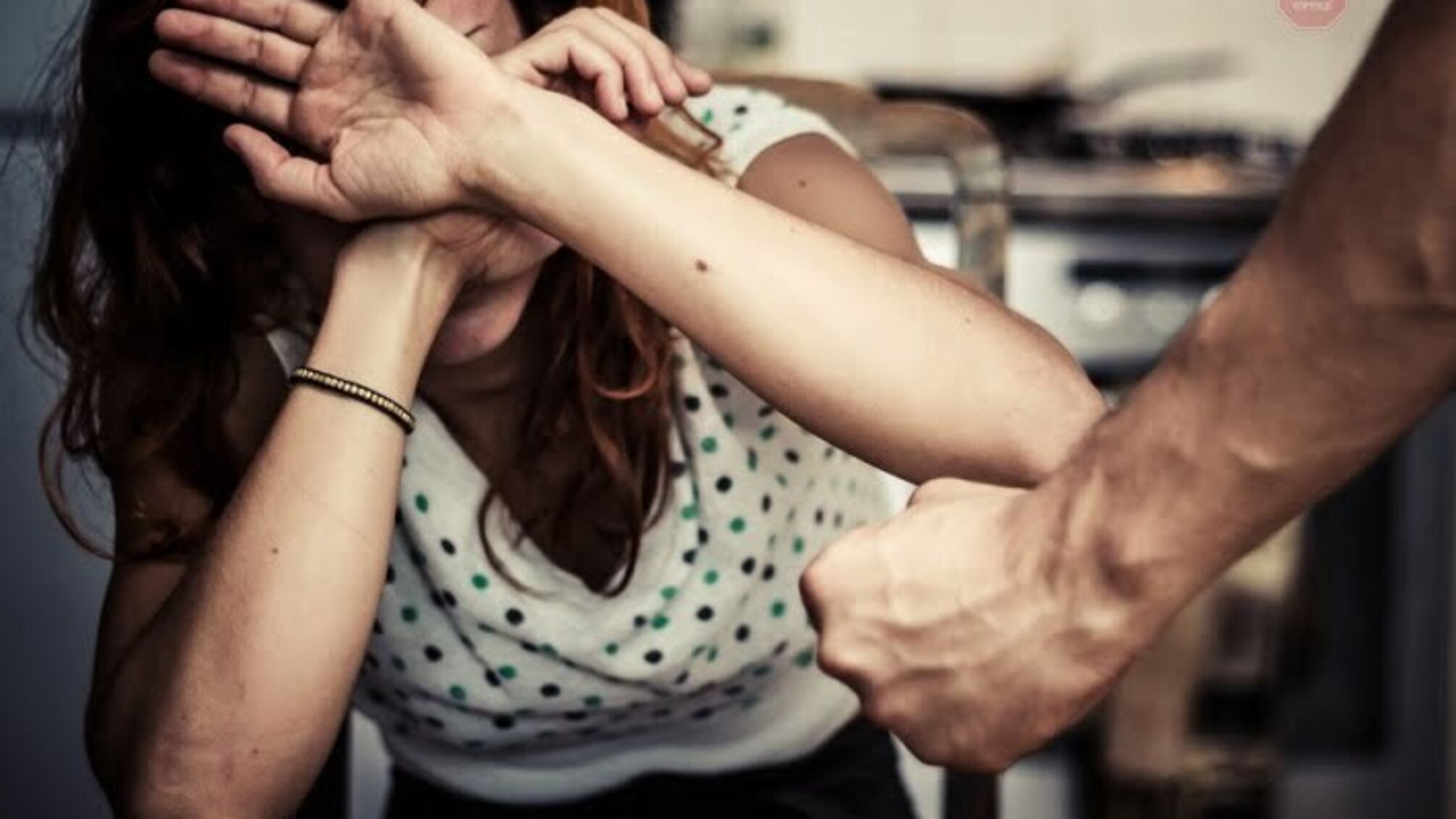 Лягла спати й не прокинулась: на Рівненщині чоловік до смерті побив дружину