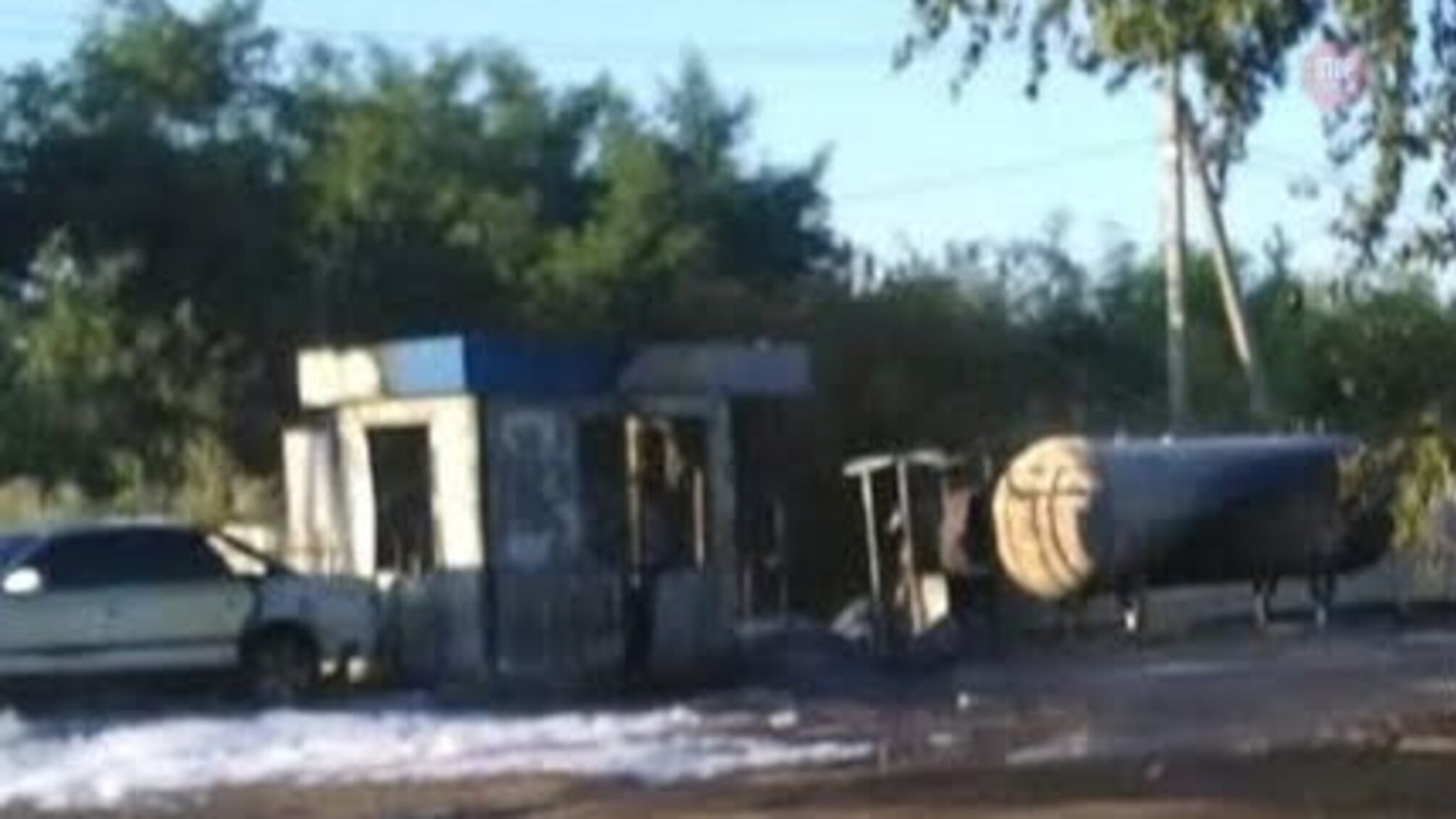 У Києво-Святошинському районі згоріла АЗС, є постраждалий (ФОТО)