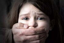 Добре посиділи: на Полтавщині молодий хлопець після застілля зґвалтував 6-річну дитину