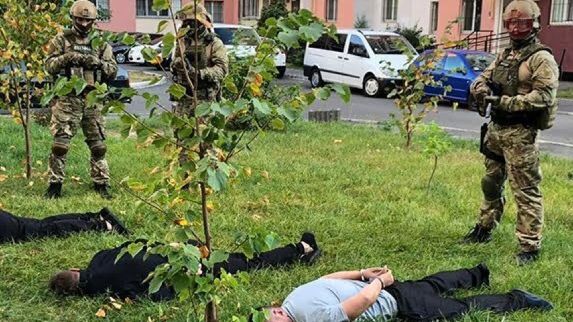 На Київщині знешкодили небезпечне угруповання, яке спеціалізувалося на елітних будинках (фото)