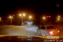 У Дніпрі водієві елітного авто загрожує в’язниця через насильство над патрульним поліцейським (відео)