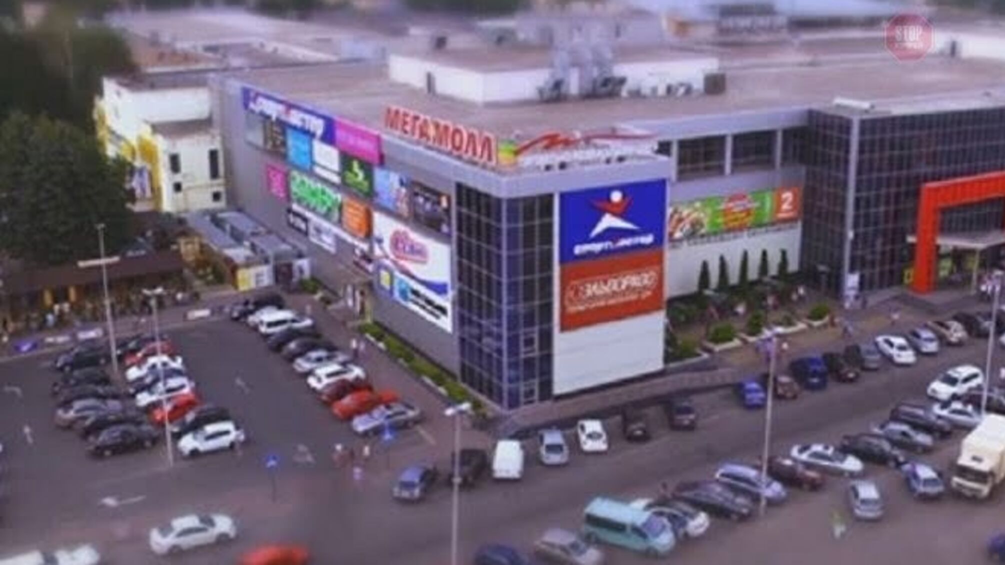 Смертельне падіння: у Вінниці під час ремонту даху ТРЦ загинув будівельник