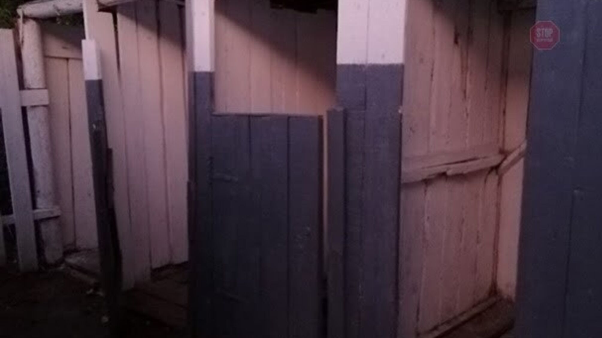 Нова українська школа: на Закарпатті першокласник ледь не потонув у шкільному вуличному туалеті