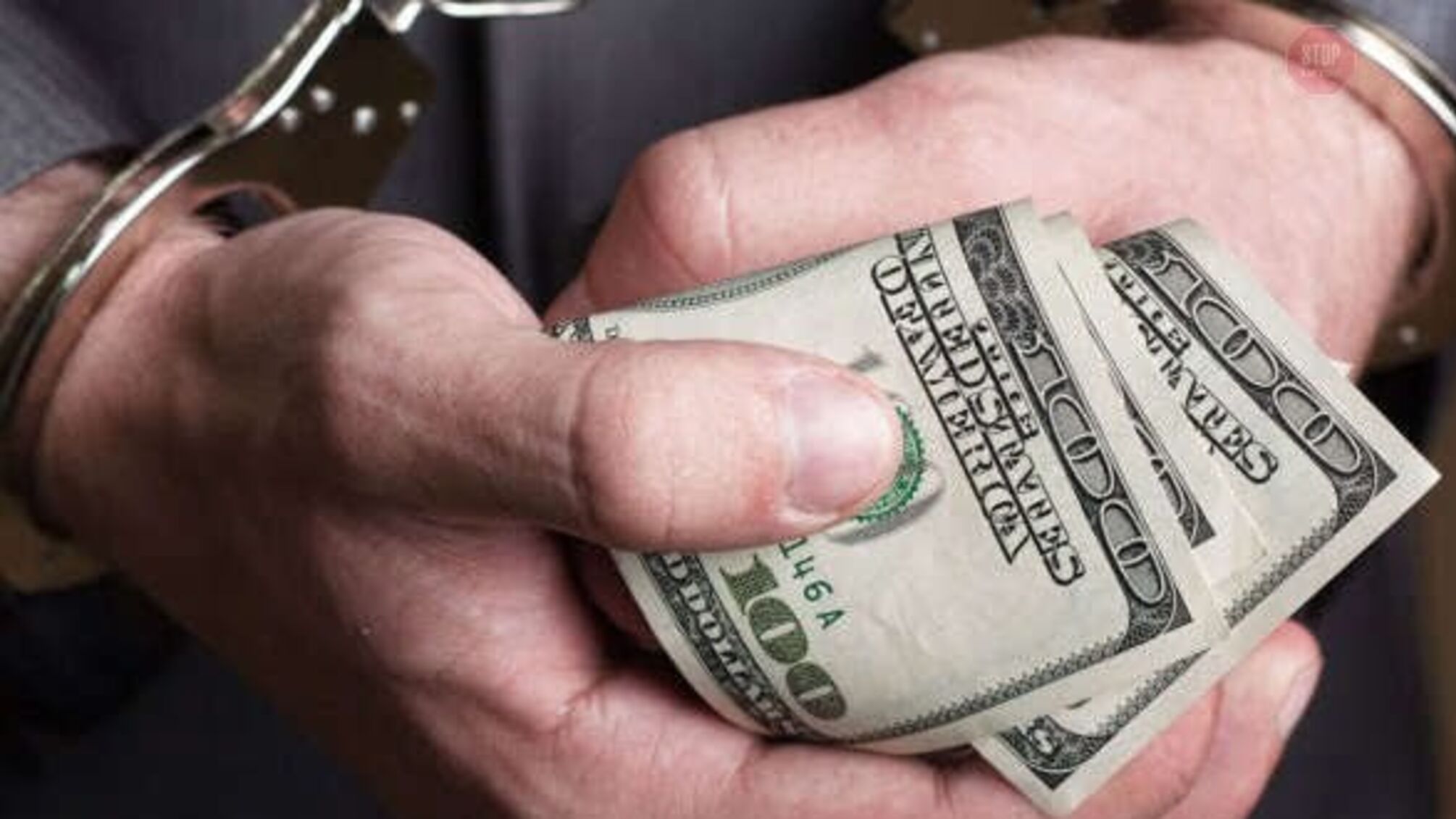 Десять тисяч гривень – і справа закрита: на Дніпропетровщині поліцейський вимагав хабар у злодія