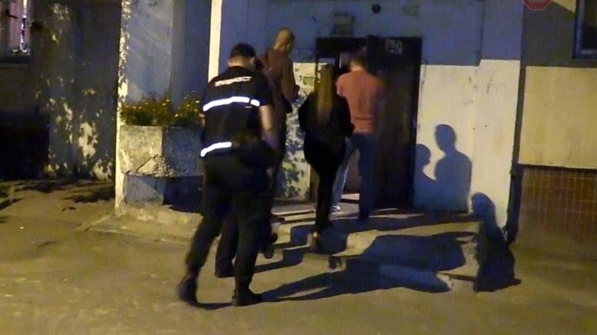 Розпивали алкоголь: у Києві чоловік після застілля вбив рідного брата