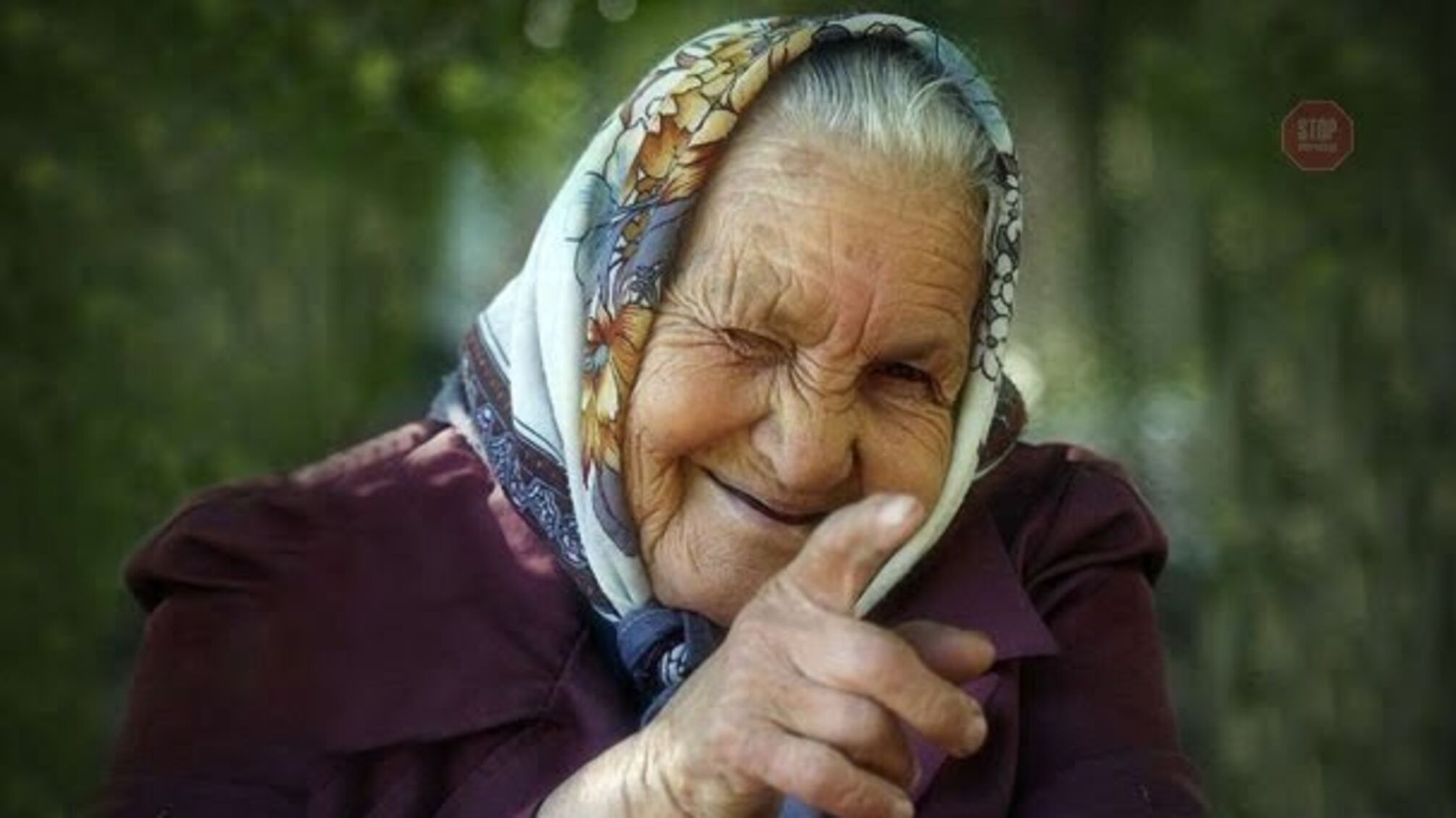 Потягнуло на пригоди: у Чернівцях п'яна пенсіонерка викрала чуже авто та поїхала кататися містом