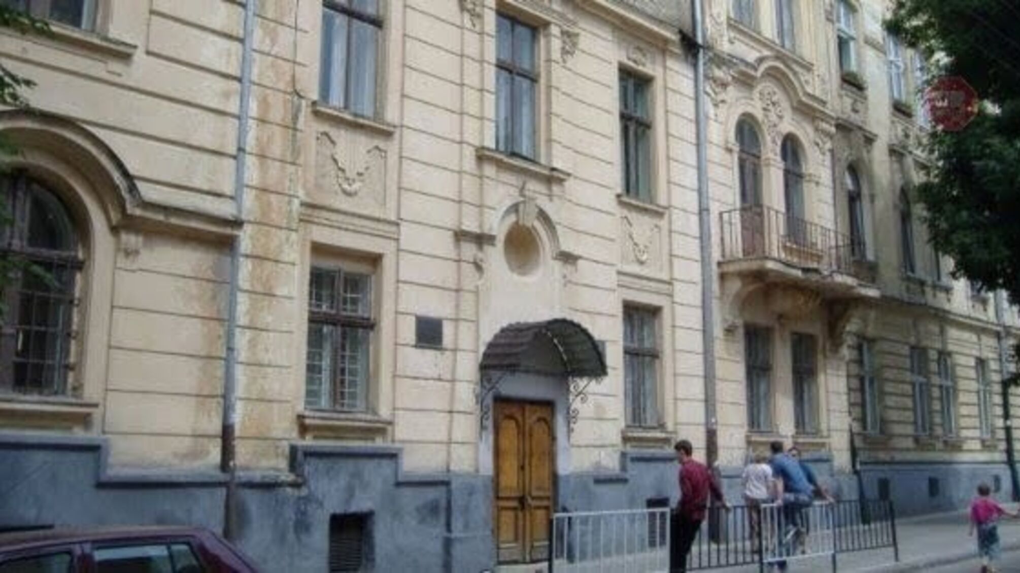 Провокації на шкільній лінійці: чим намагалися поцілити в людей?