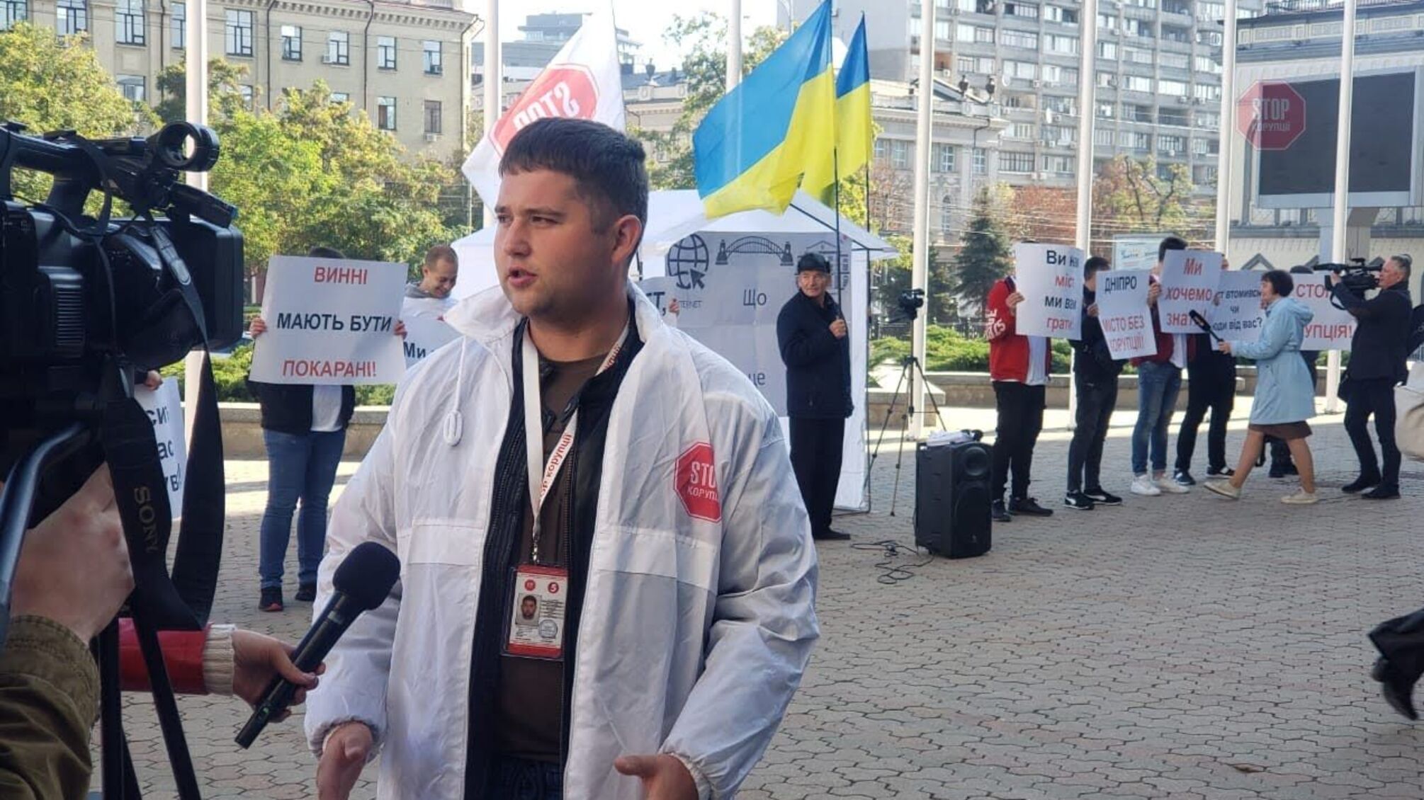 Акція протесту біля Дніпровської міськради викликала резонанс у ЗМІ – подробиці, кадри
