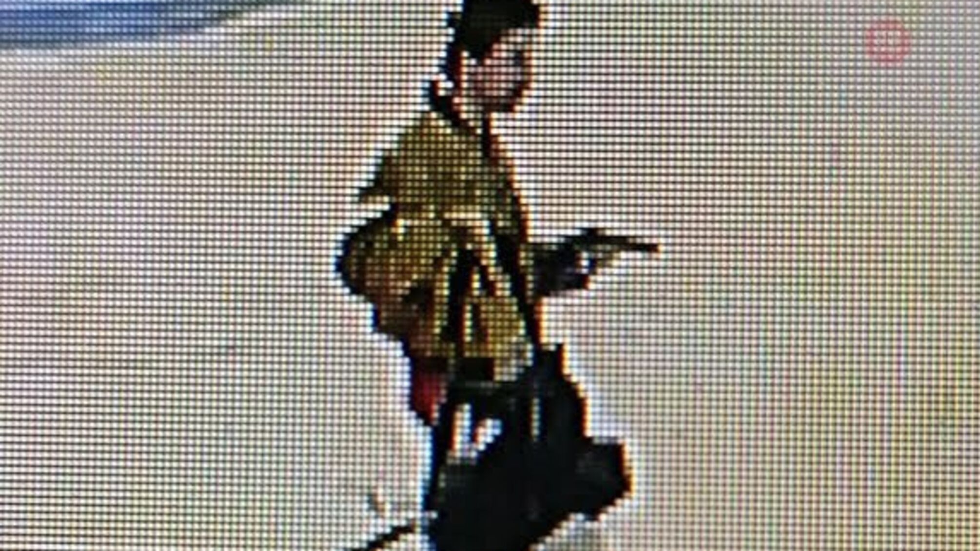 У Києві невідомий влаштував стрілянину в тролейбусі, є постраждалі (фото)