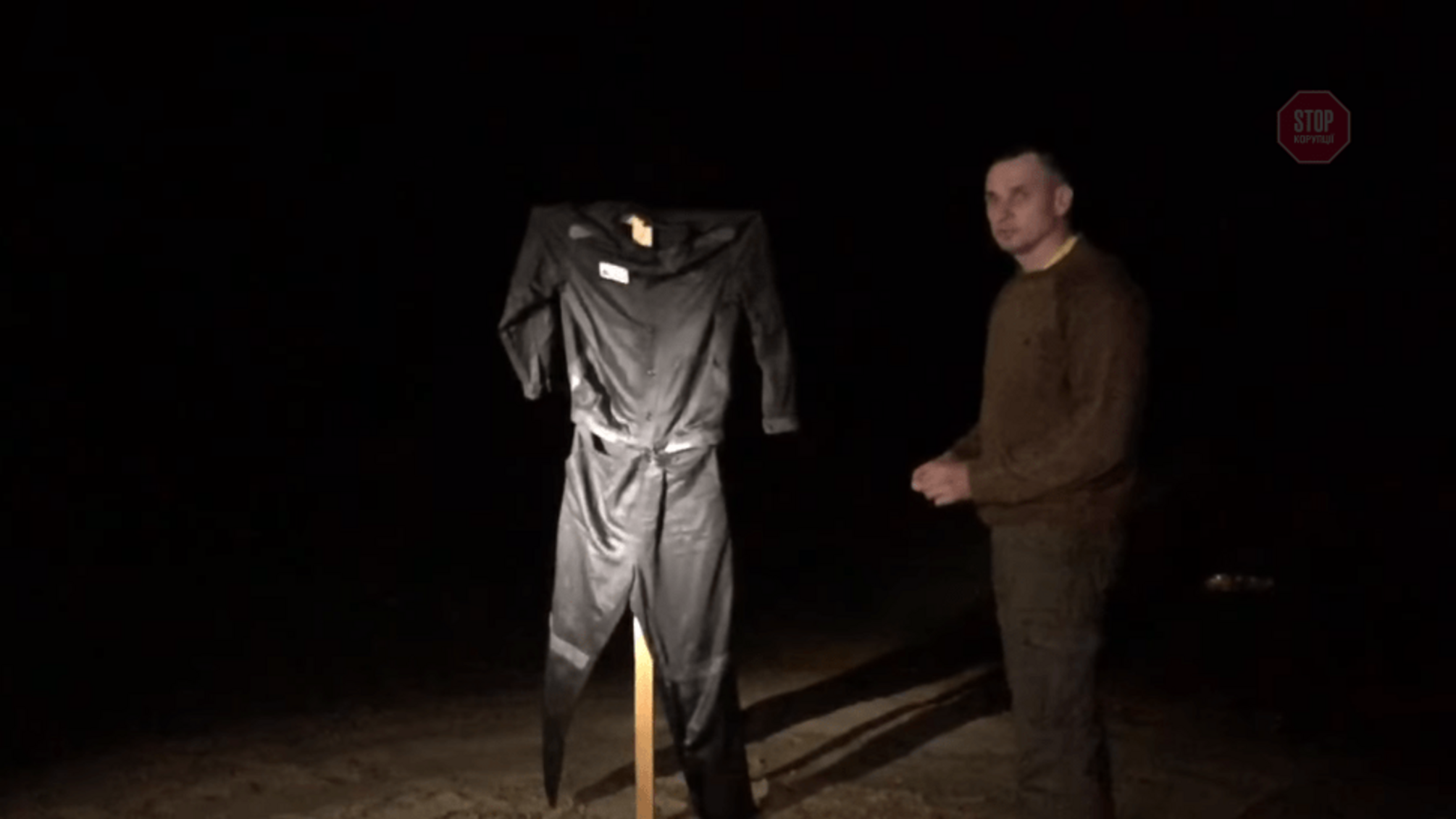 'Горіть у пеклі', – Сенцов спалив тюремну робу – кадри