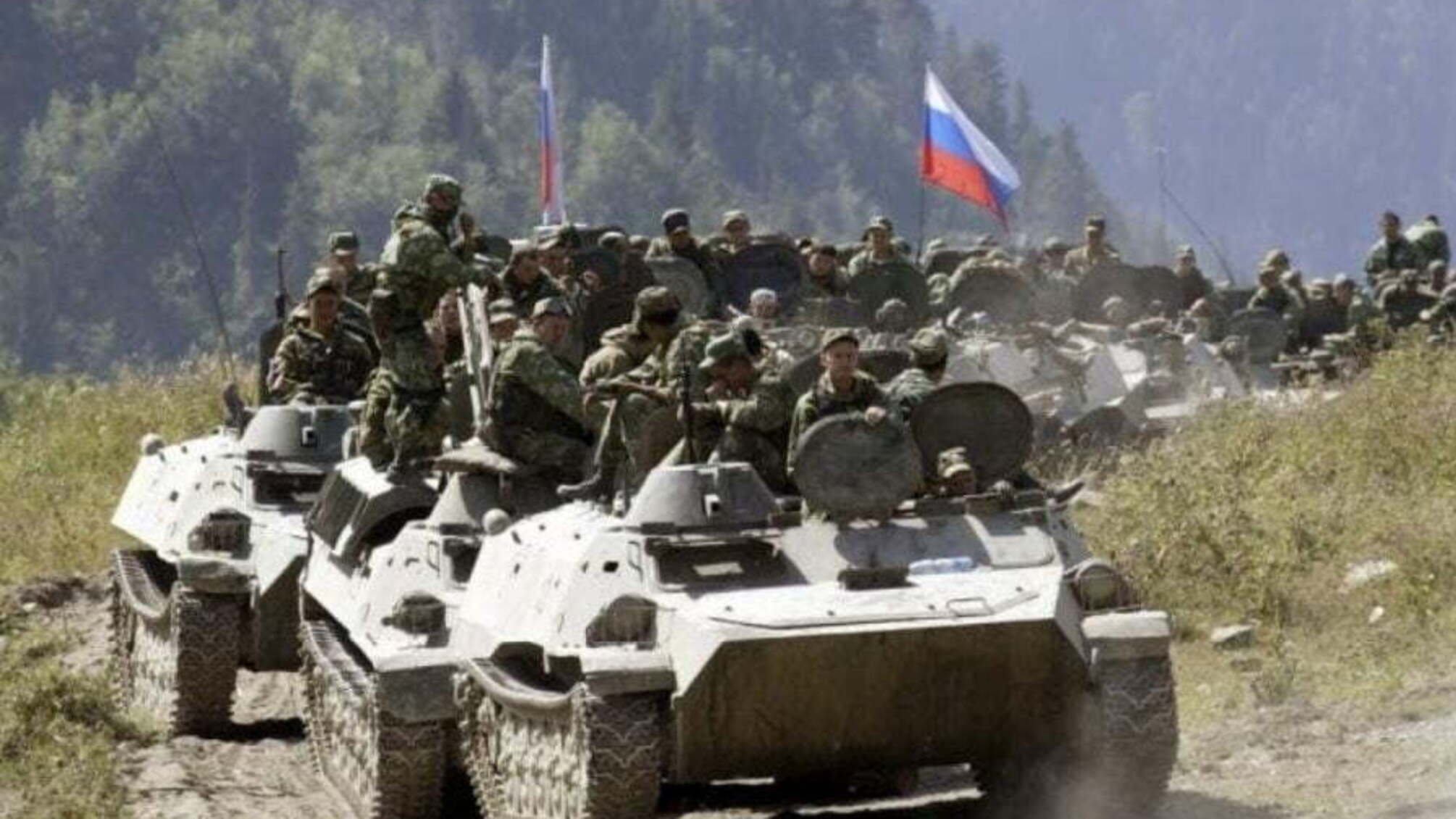 Навчання чи показ сили? Росія стягує війська до кордону з Україною (відео)
