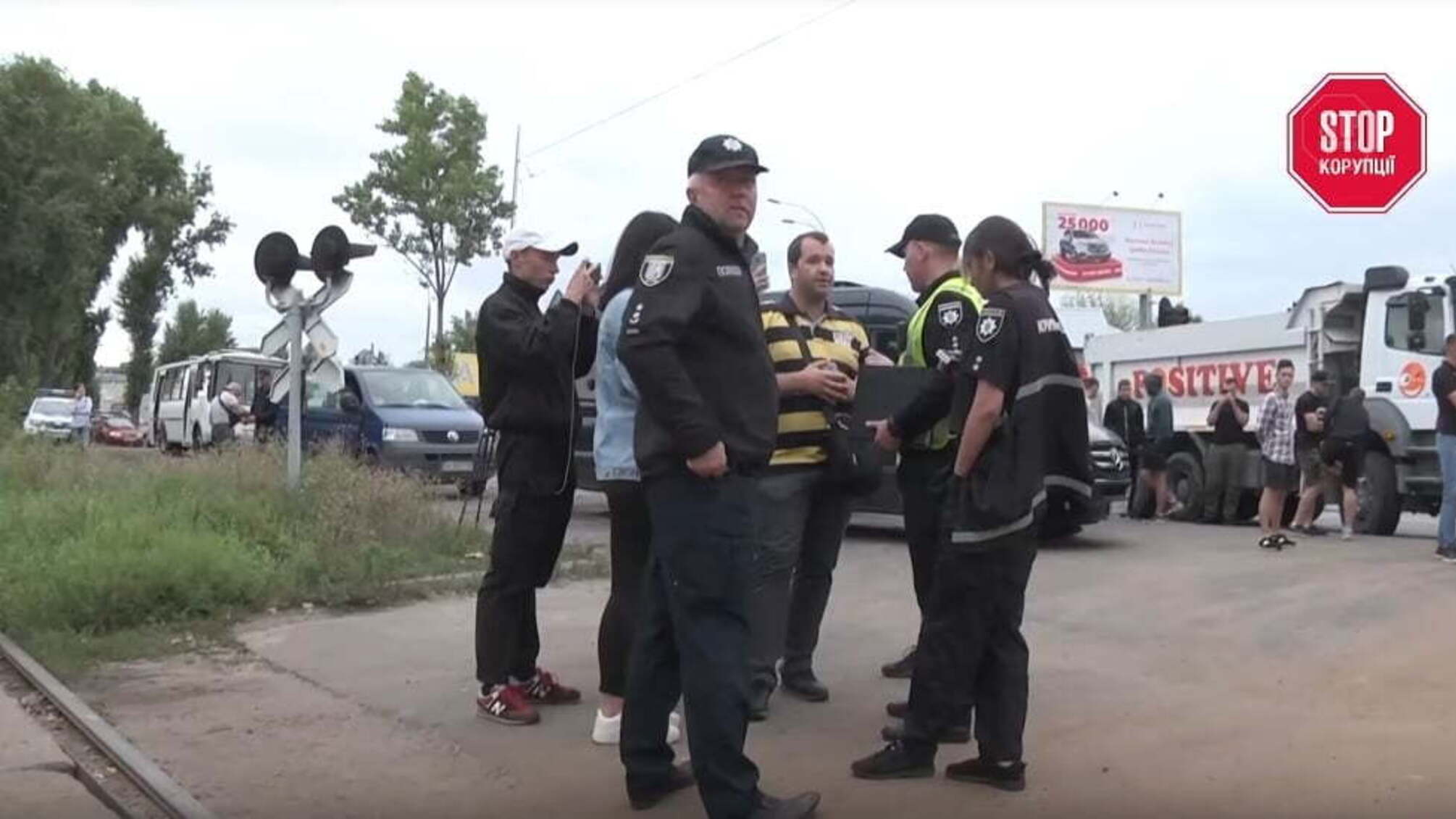 Назад у 90-ті: у Голосіївському районі сталася перестрілка між 'тітушками' піщаних браконьєрів і муніципальними охоронцями