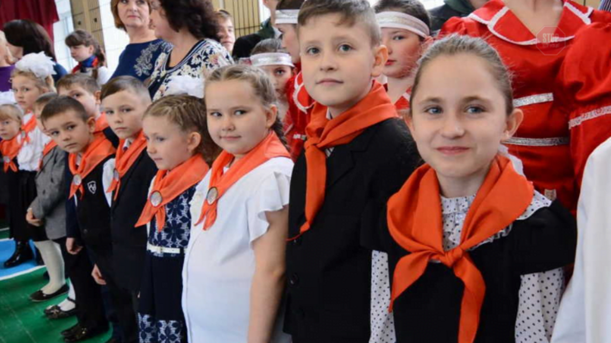 1 вересня в ''ДНР'': в Мережі опублікували шокуючі кадри з лінійки в школі