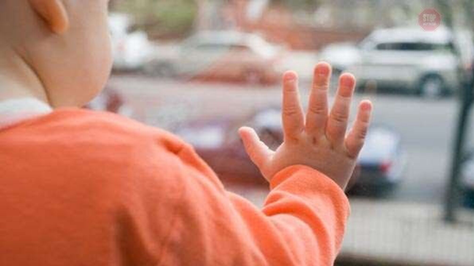 На Одещині дворічний хлопчик випав з вікна багатоповерхівки