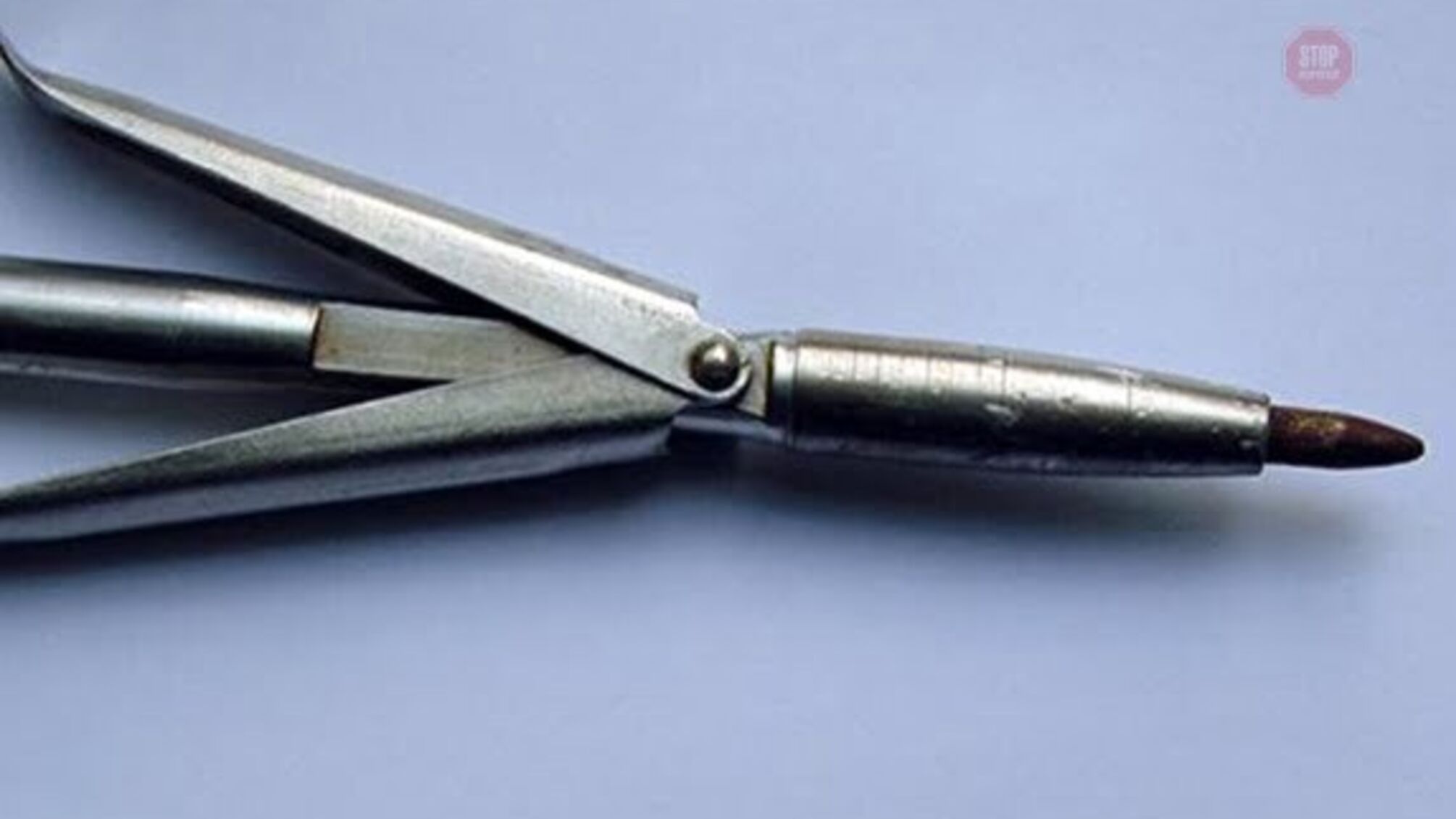 У Києві чоловік вистрілив у колишню дружину з гарпуна (фото)