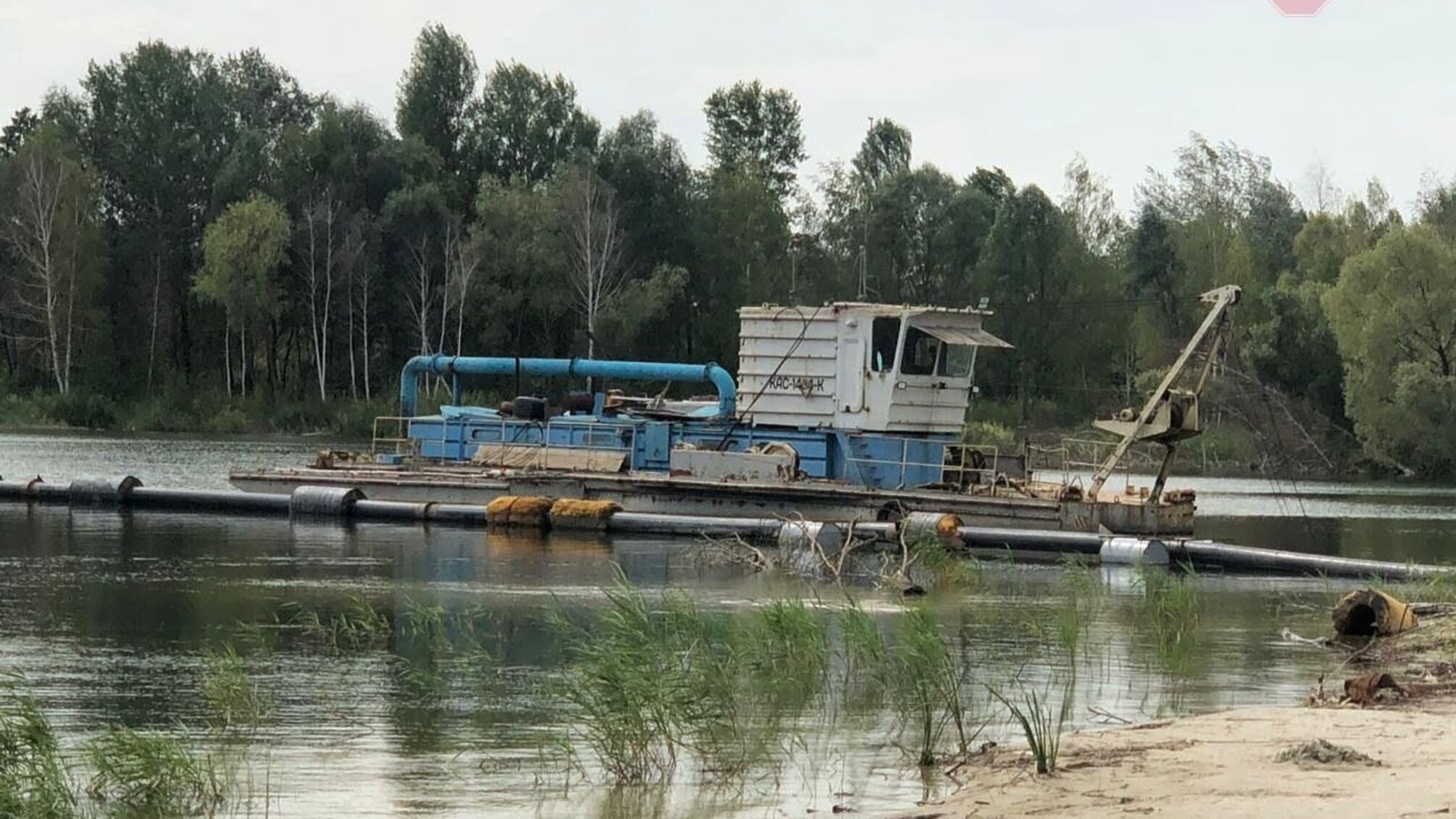 'Алмази' Троєщини: у Києві піщані браконьєри знищують екологію на масиві