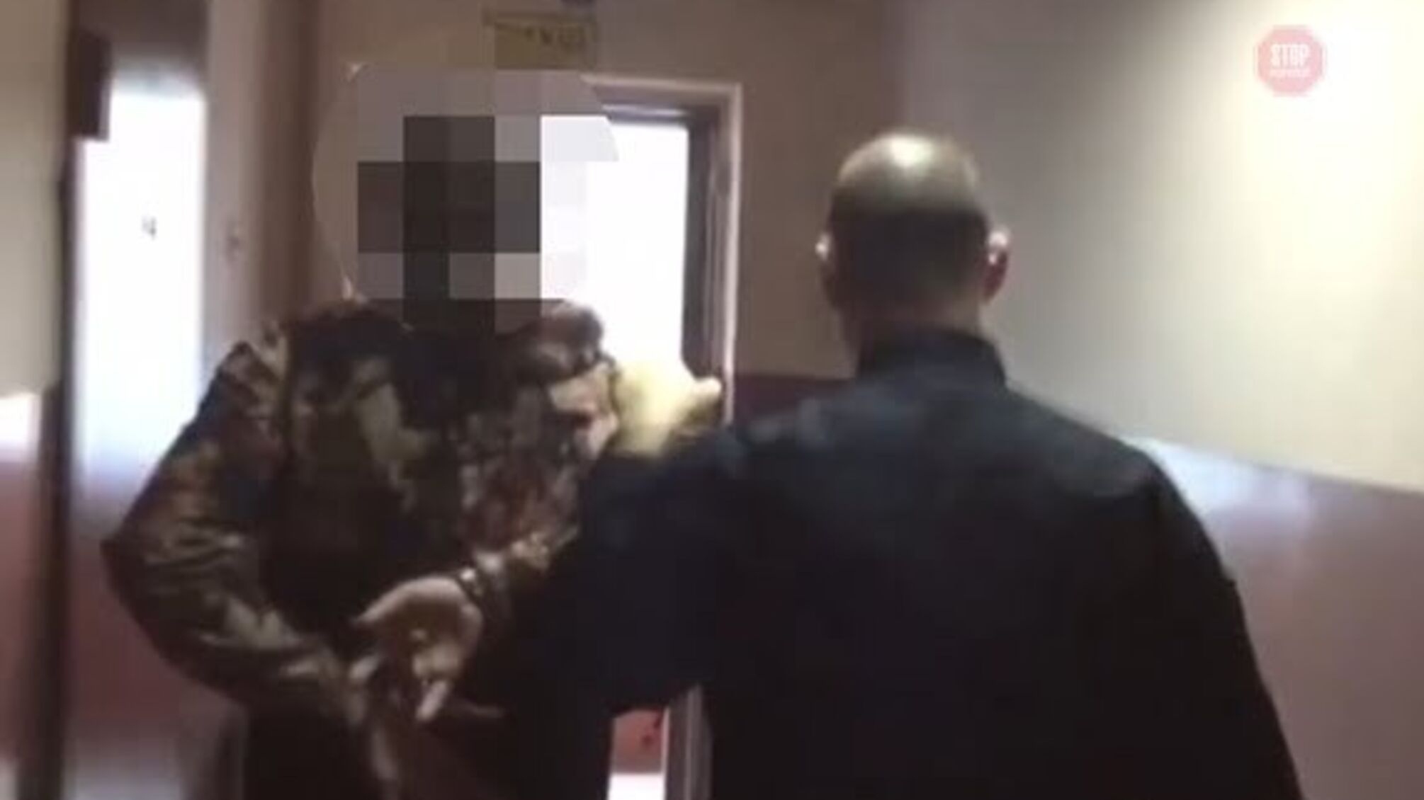 Взяв у полон вагітну жінку та її подругу: в Одесі правоохоронці звільнили заручниць (відео)