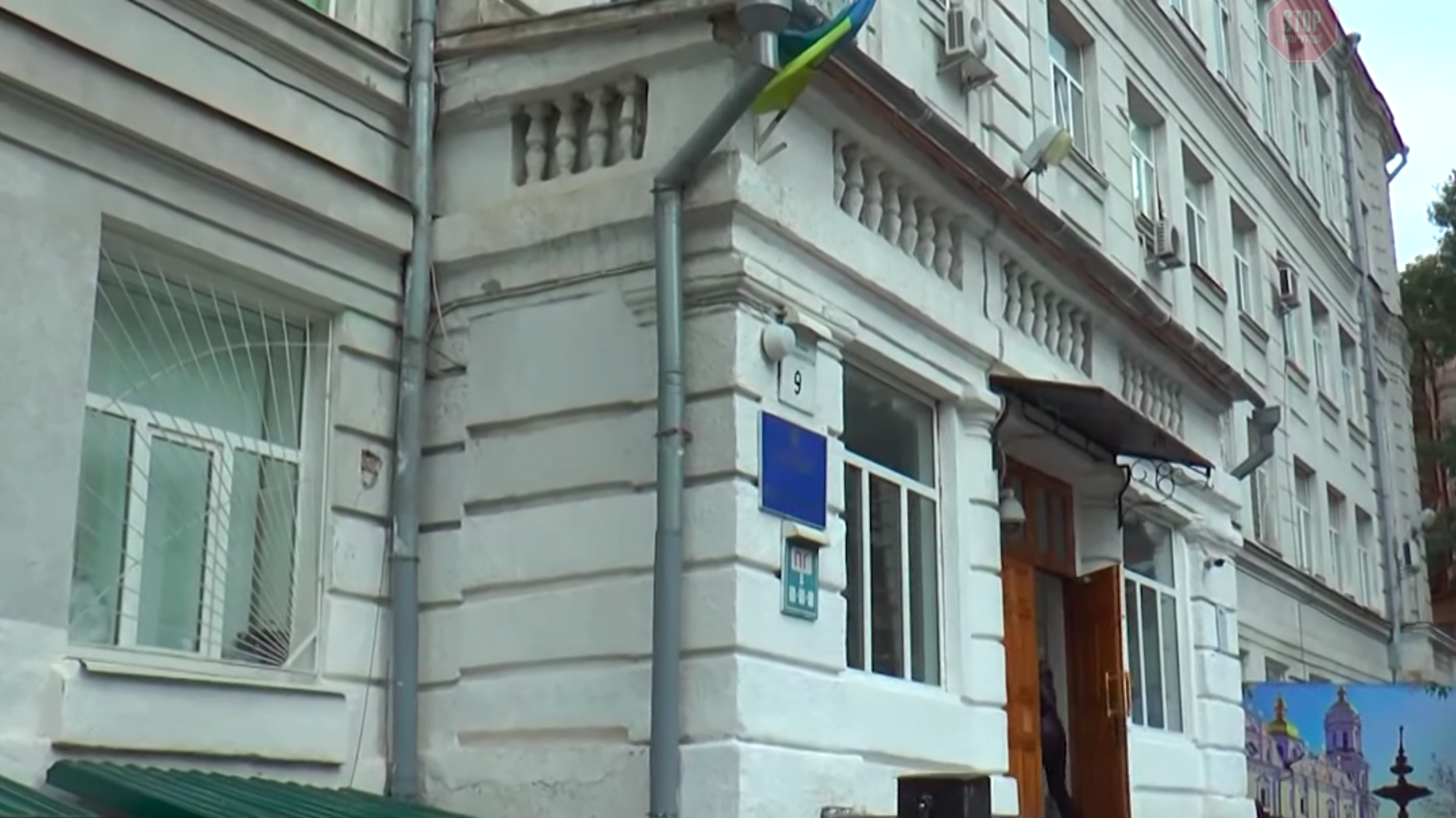 Журналісти розкрили, в чию кишеню йдуть кошти батьків елітної гімназії в Києві – громада вирішила зібратись