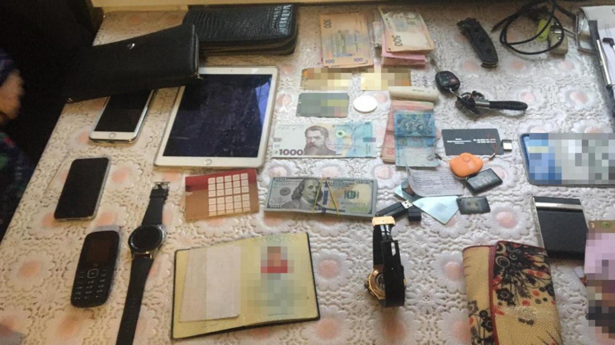 Фейкове затримання та вилучення понад 19 тисяч євро – ДБР повідомило про підозру поліцейським