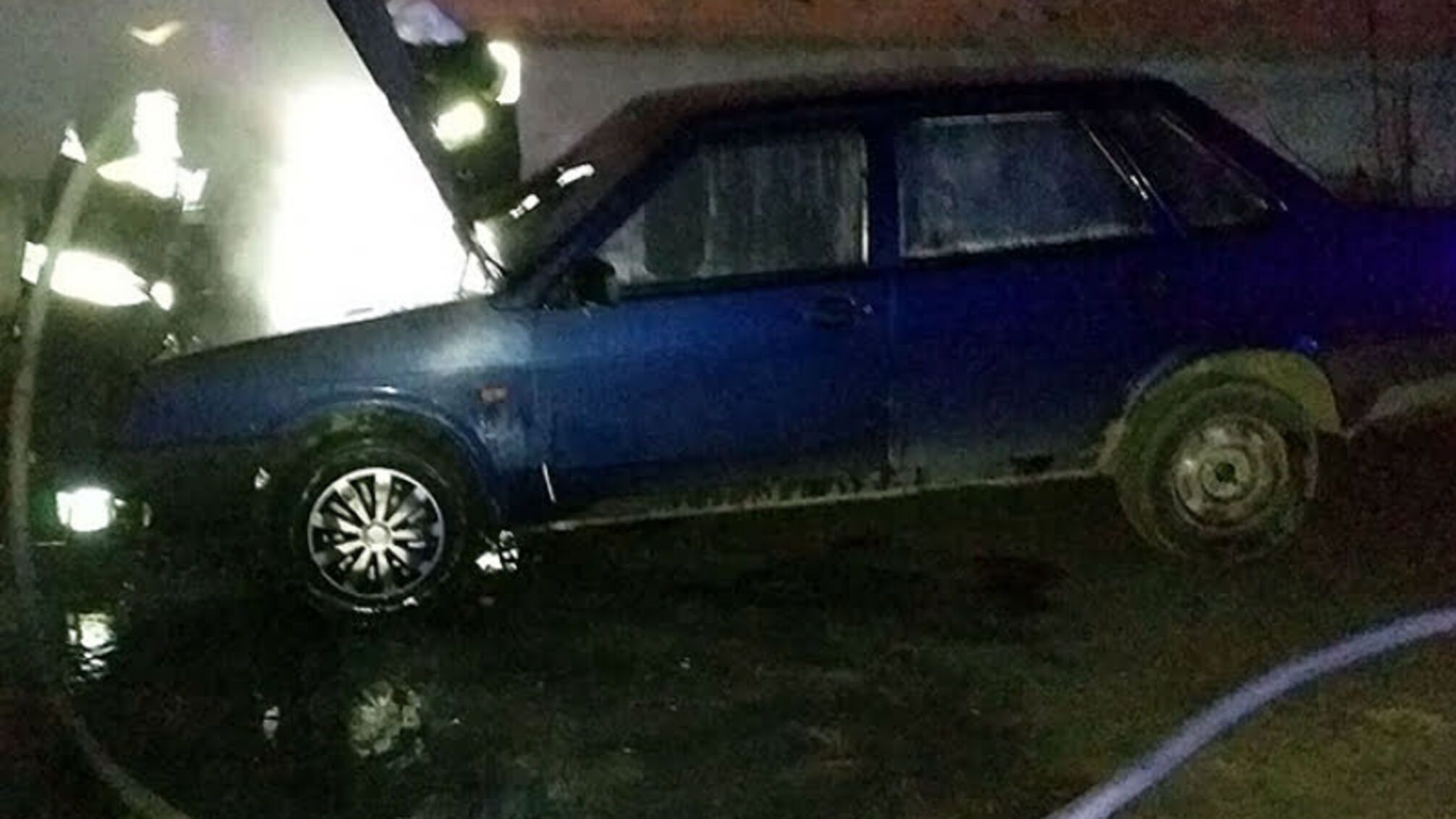 На Хмельниччині минулої доби горіли житловий будинок, легковик та сміття на відкритій місцевості