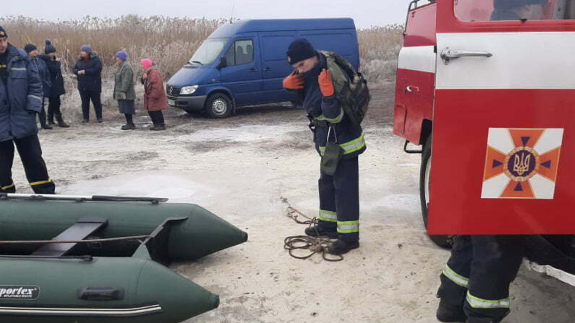 Харківська область: рятувальники вилучили з ополонки потонулого чоловіка