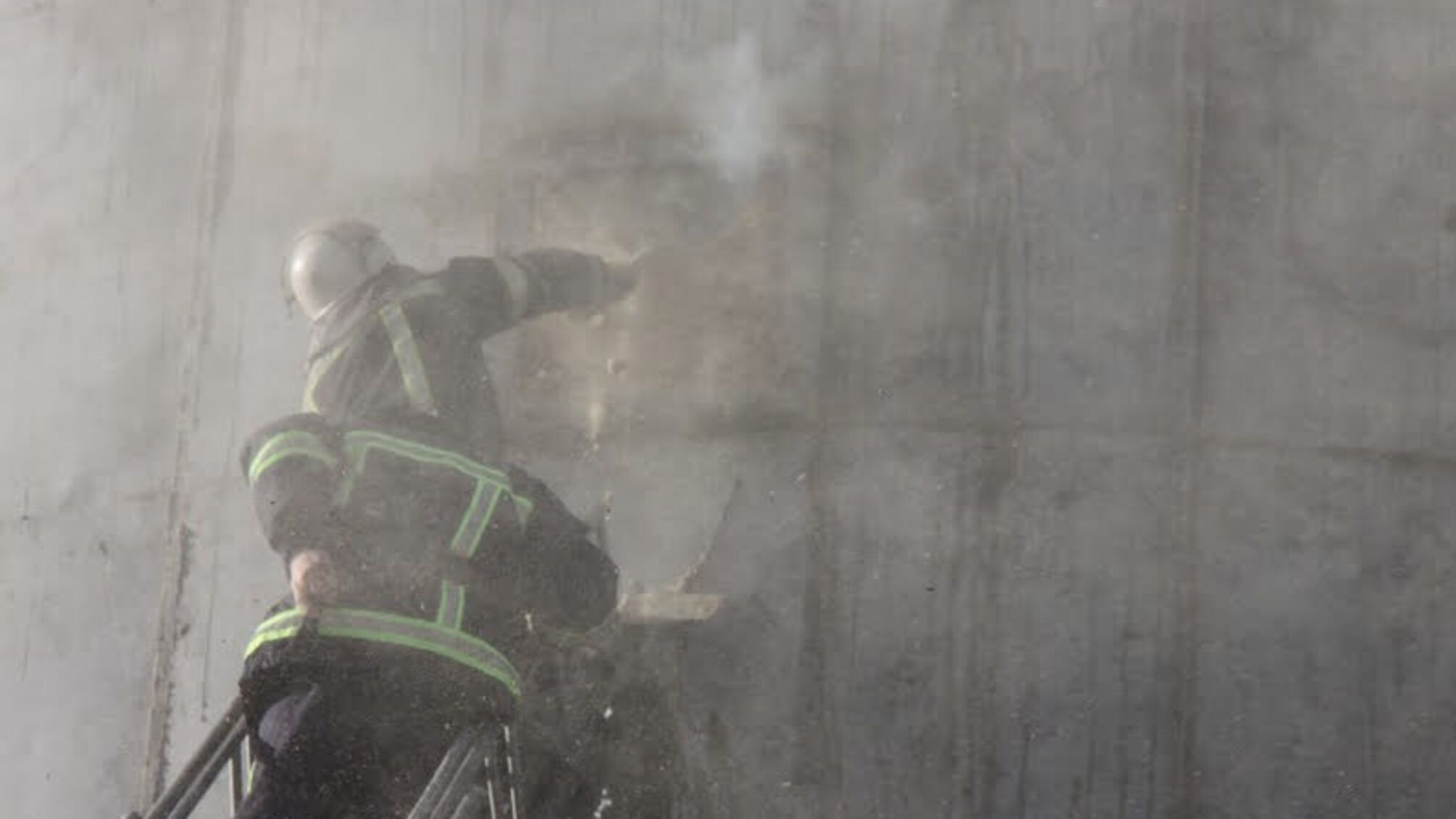 м. Вінниця: бійці ДСНС ліквідували пожежу на території товариства з обмеженою відповідальністю (ВІДЕО)