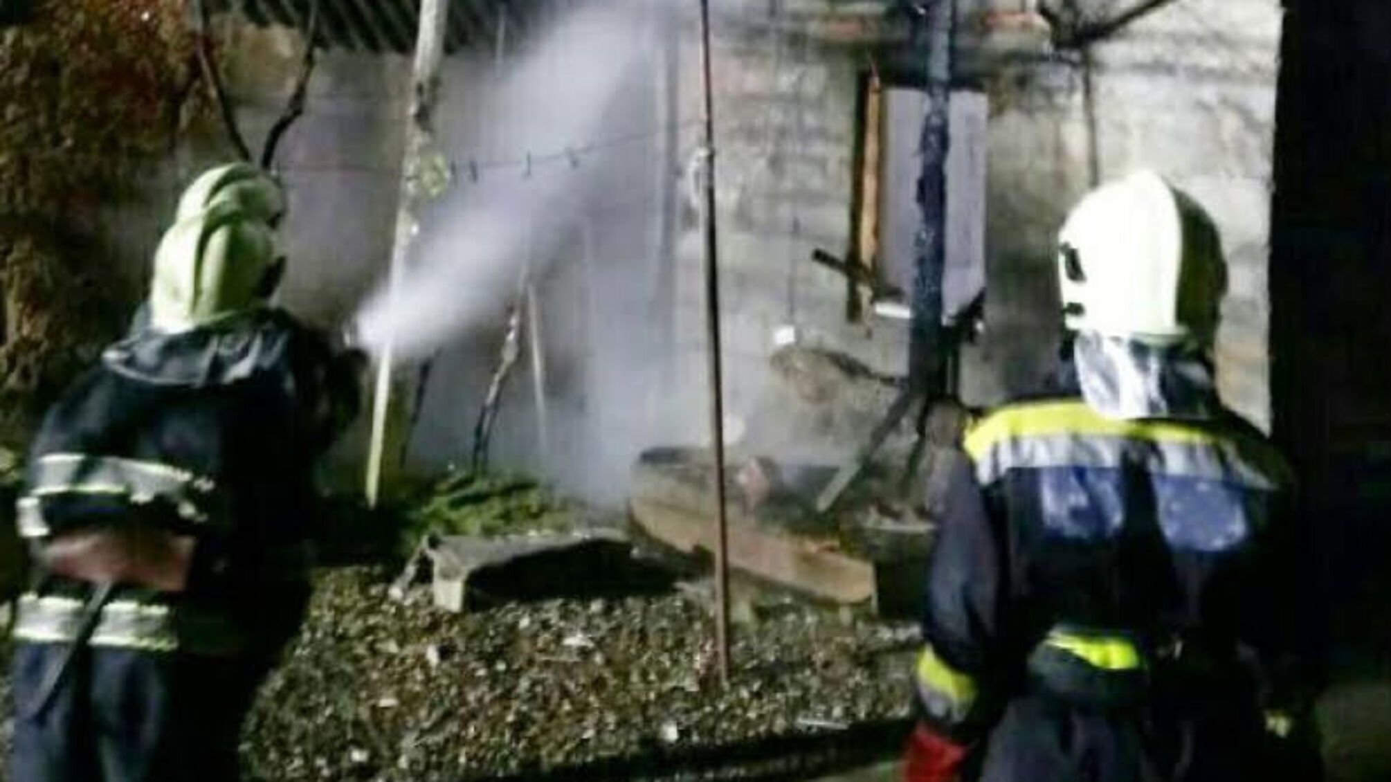 Закарпатські вогнеборці гасили житловий будинок, що горів у Шаланках