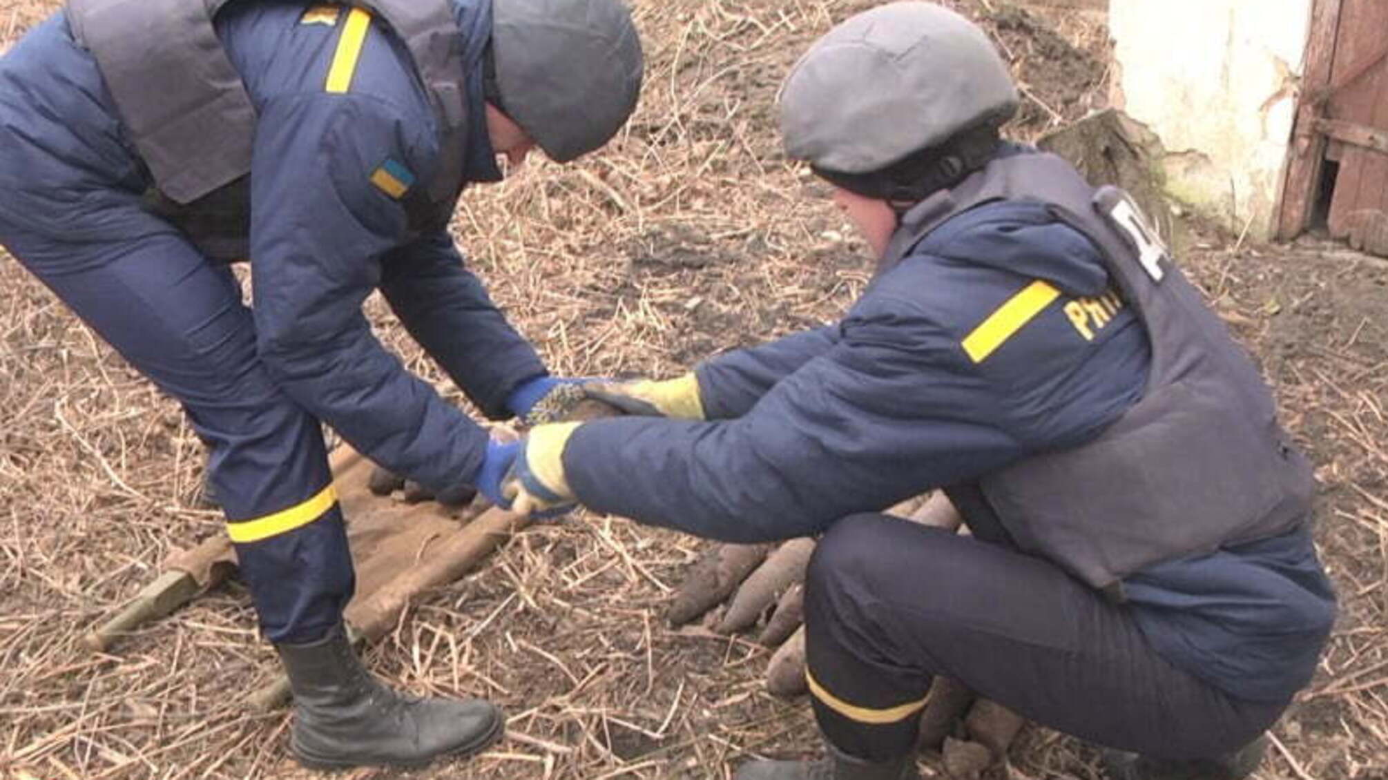 На Хмельниччині піротехніки ГУ ДСНС знищили черговий арсенал боєприпасів часів Другої Світової війни (ВІДЕО)