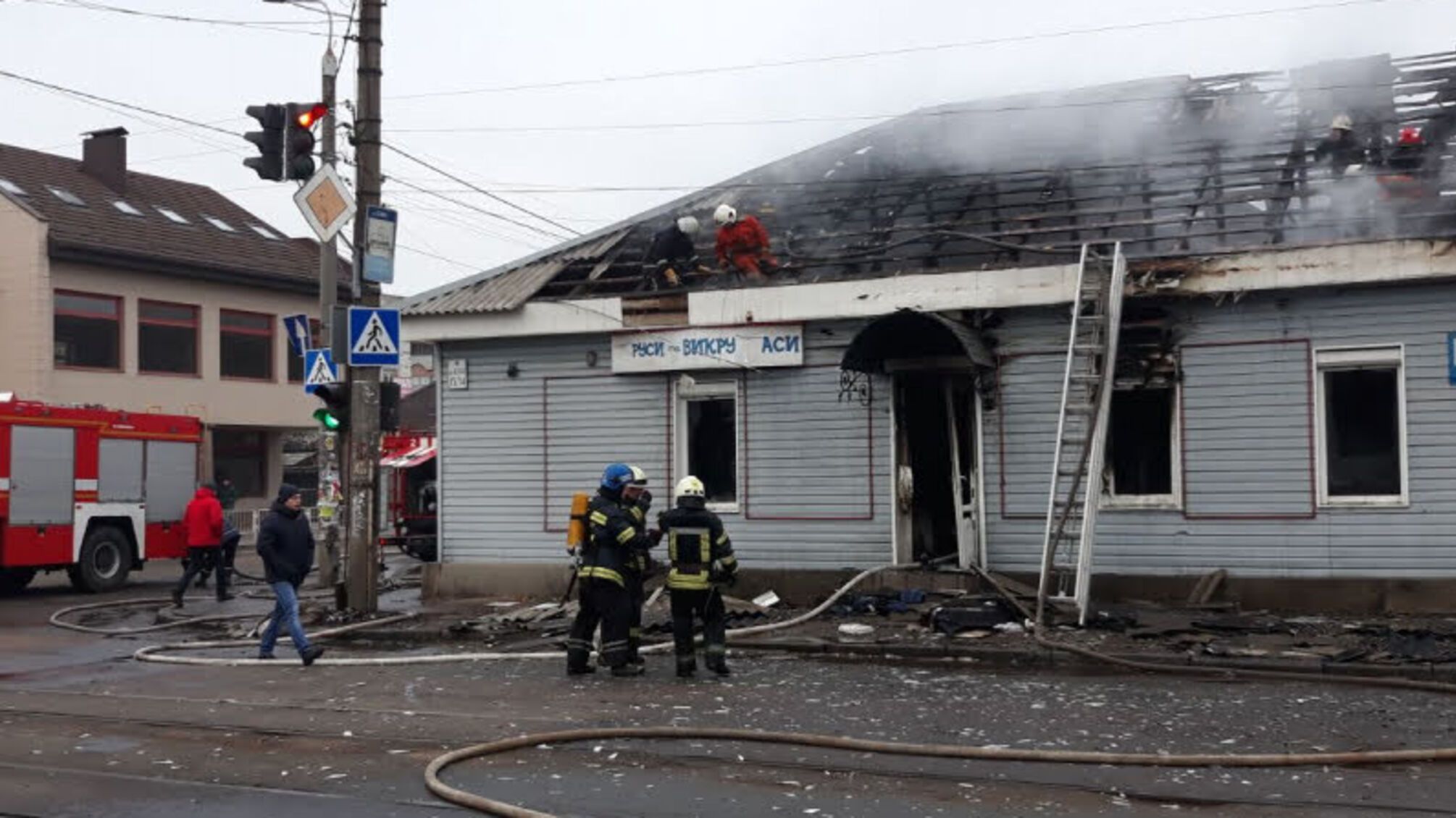 У Житомирі ліквідовано пожежу у магазині з продажу текстильних товарів