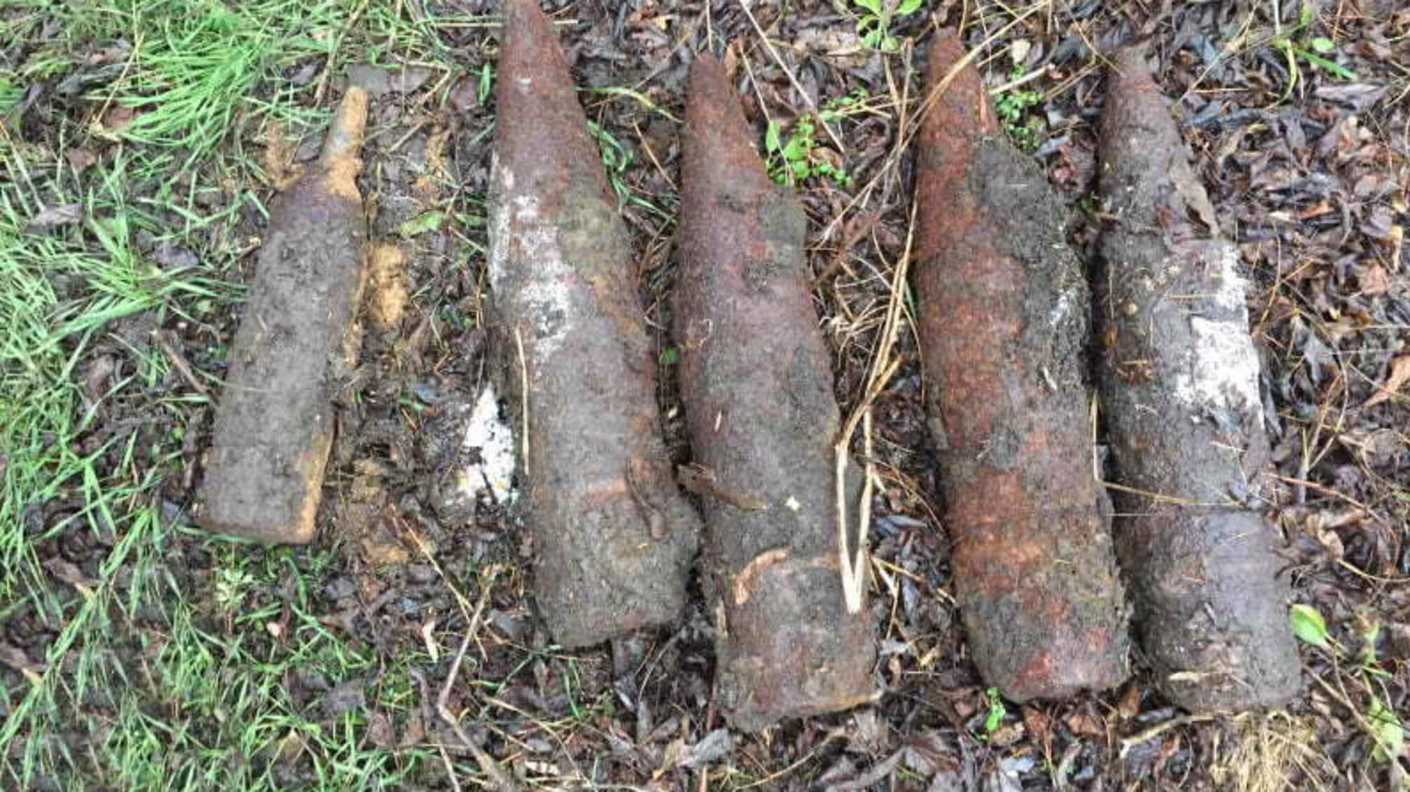 Миколаївська область: піротехніки ДСНС знищили 5 артилерійських снарядів