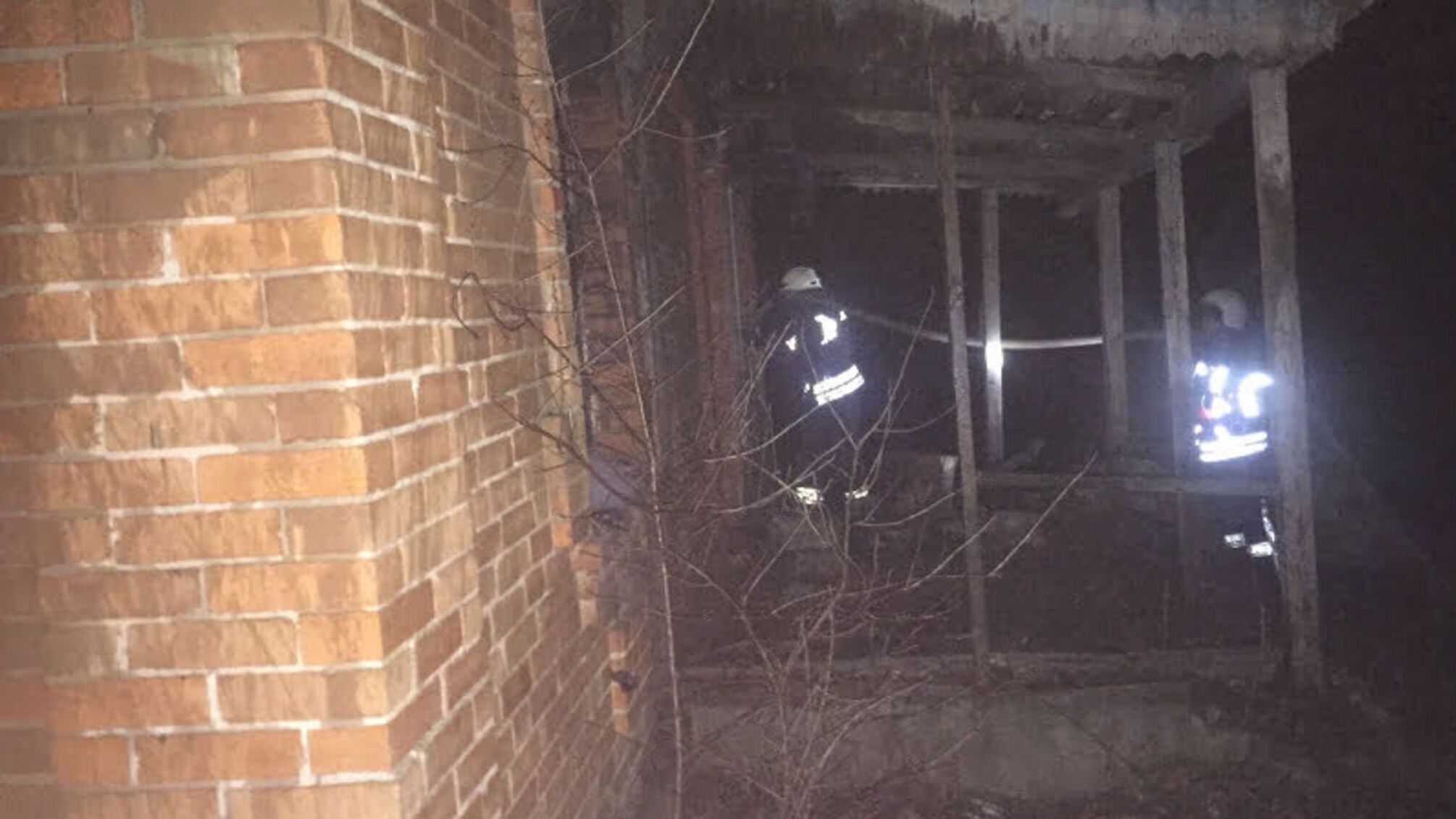 Луганська область: рятувальники ліквідували загоряння даху житлового будинку