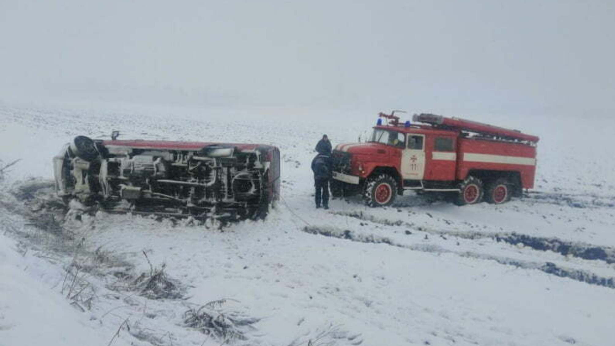 Сумська область: за минулу добу рятувальники 7 разів залучались для надання допомоги в буксируванні автомобілів зі снігових заметів (ВІДЕО)