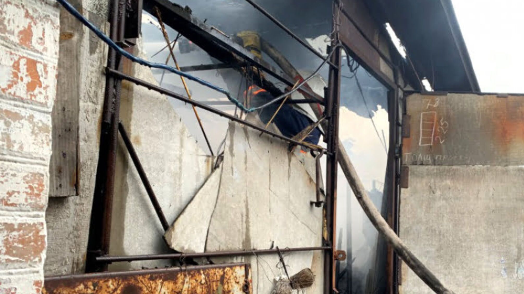Полтавська область: рятувальники ліквідували пожежу в сіннику