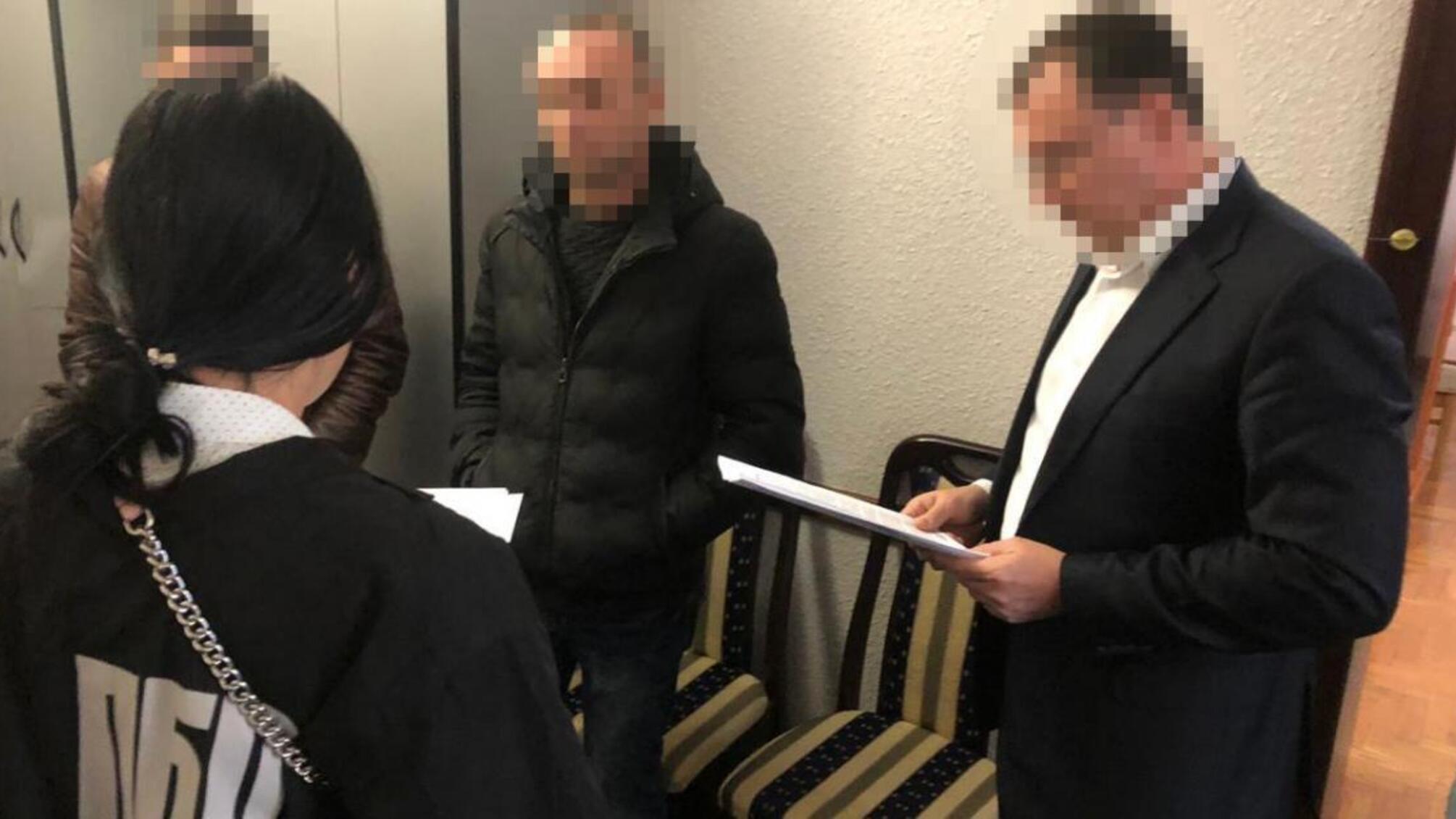 15 мільйонів гривень збитків бюджету – ДБР викрило злочинну схему експорту горіхів за участю посадовців ДФС