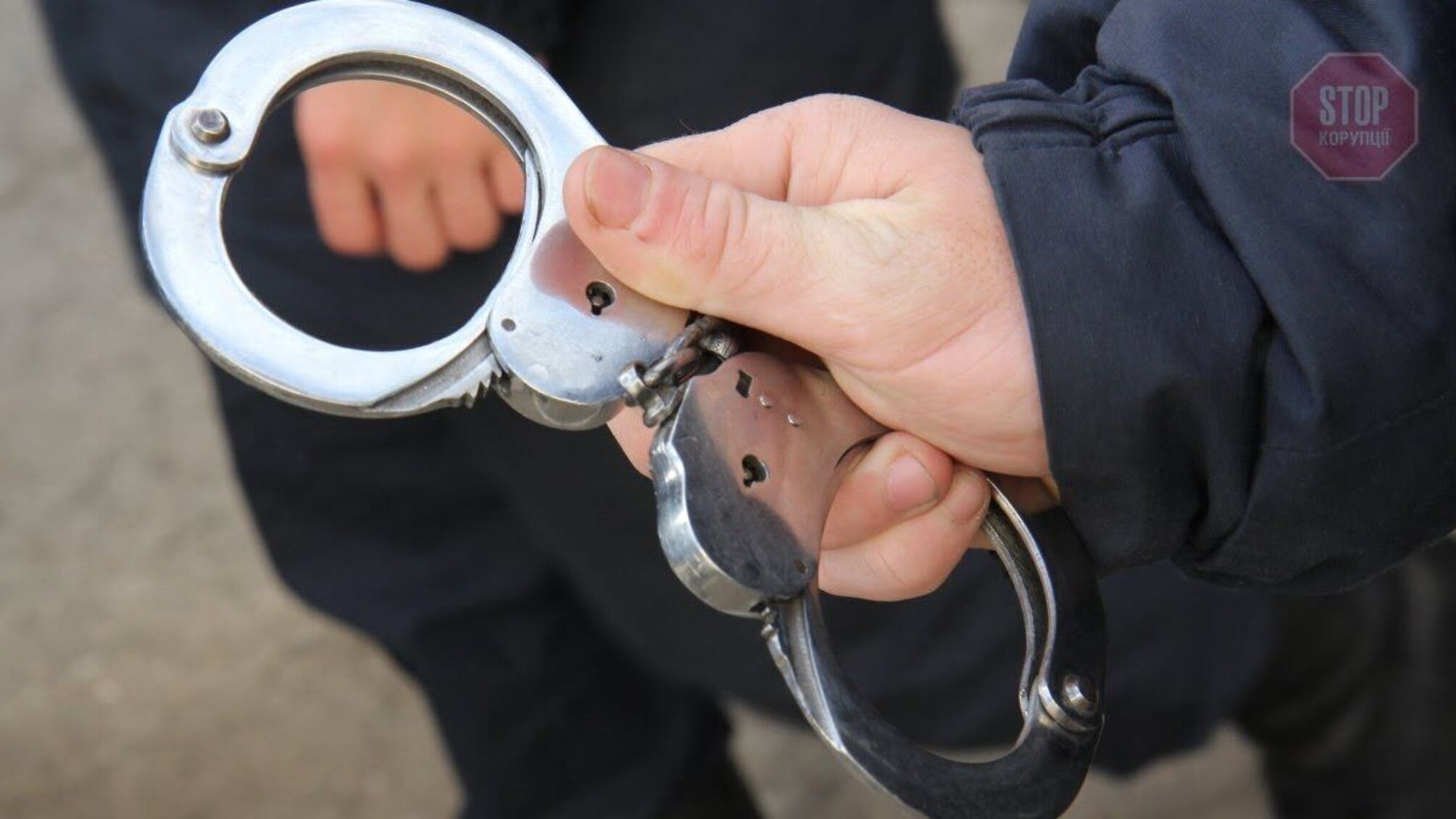 Брати жорстоко побили палицею та пограбували чоловіка на Одещині