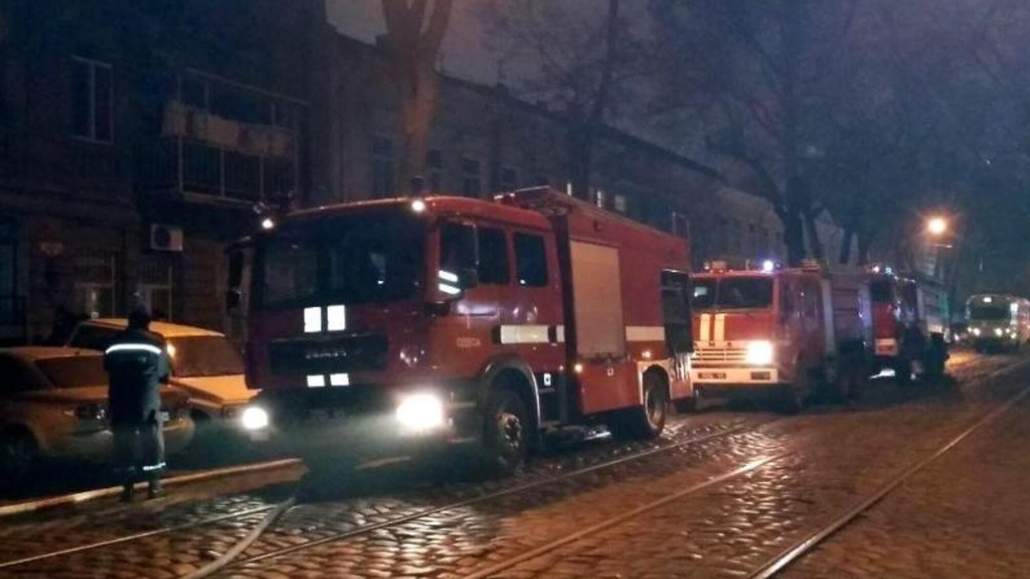 м. Одеса: рятувальники ліквідували загоряння даху житлового будинку