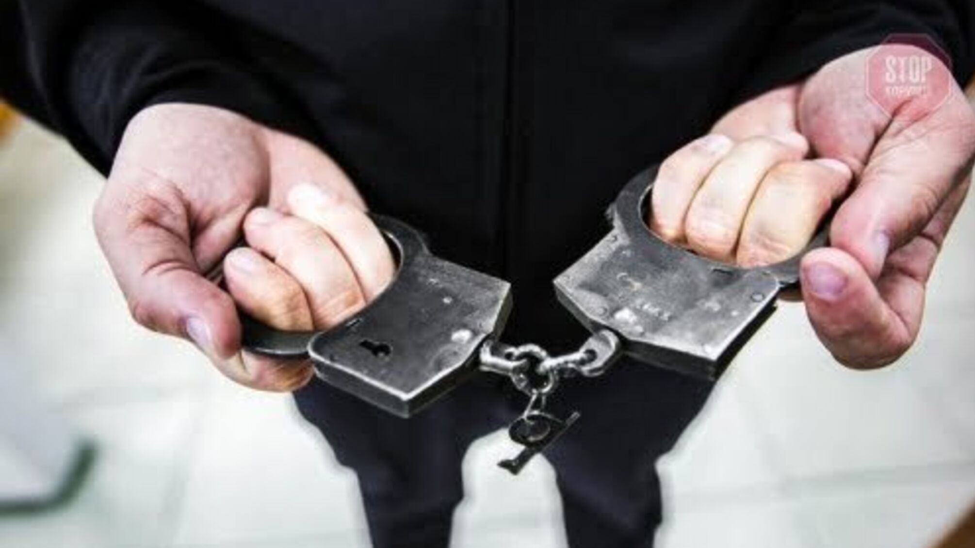 Грабіж у Броварах: нападник вдарив чоловіка цеглиною по голові (відео)