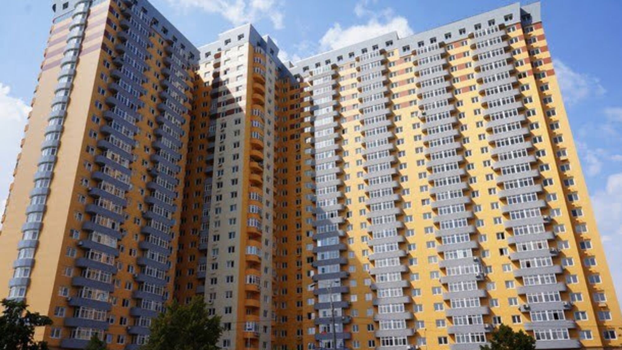 У столиці одразу двоє людей випали з вікон та загинули