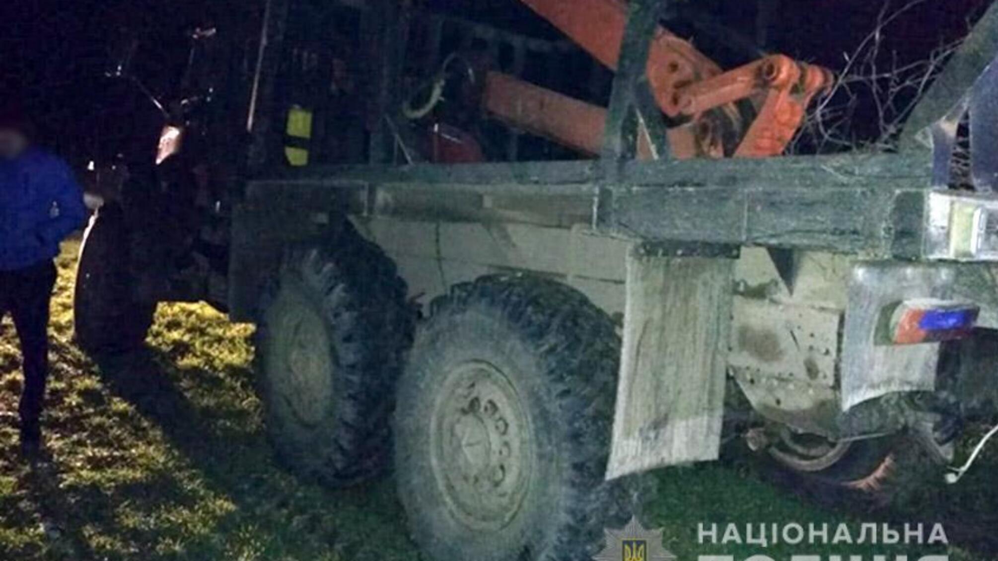 На Хмельниччині під час затримання «чорних» лісорубів травмували дільничного офіцера поліції