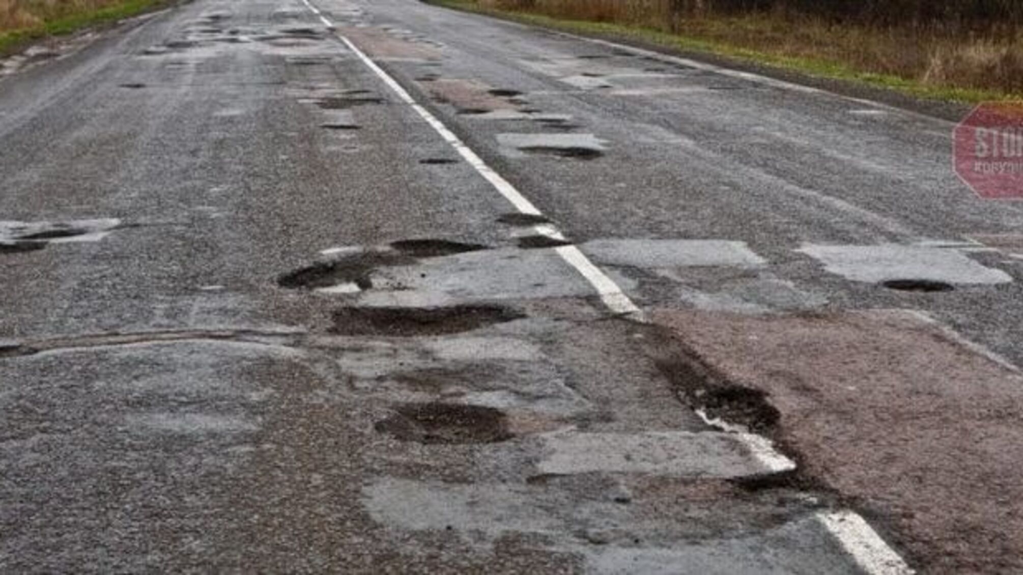 Гончарук розповів, які дороги відбудують першочергово