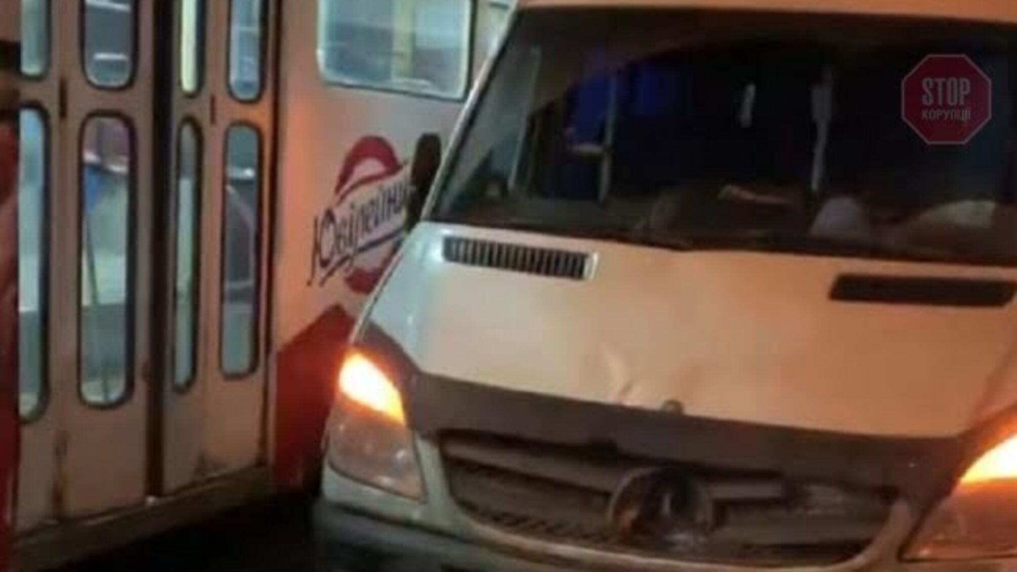 Нетверезий водій виїхав на трамвайні колії і збив чотирьох пішоходів: подробиці масштабної ДТП на Дніпропетровщині