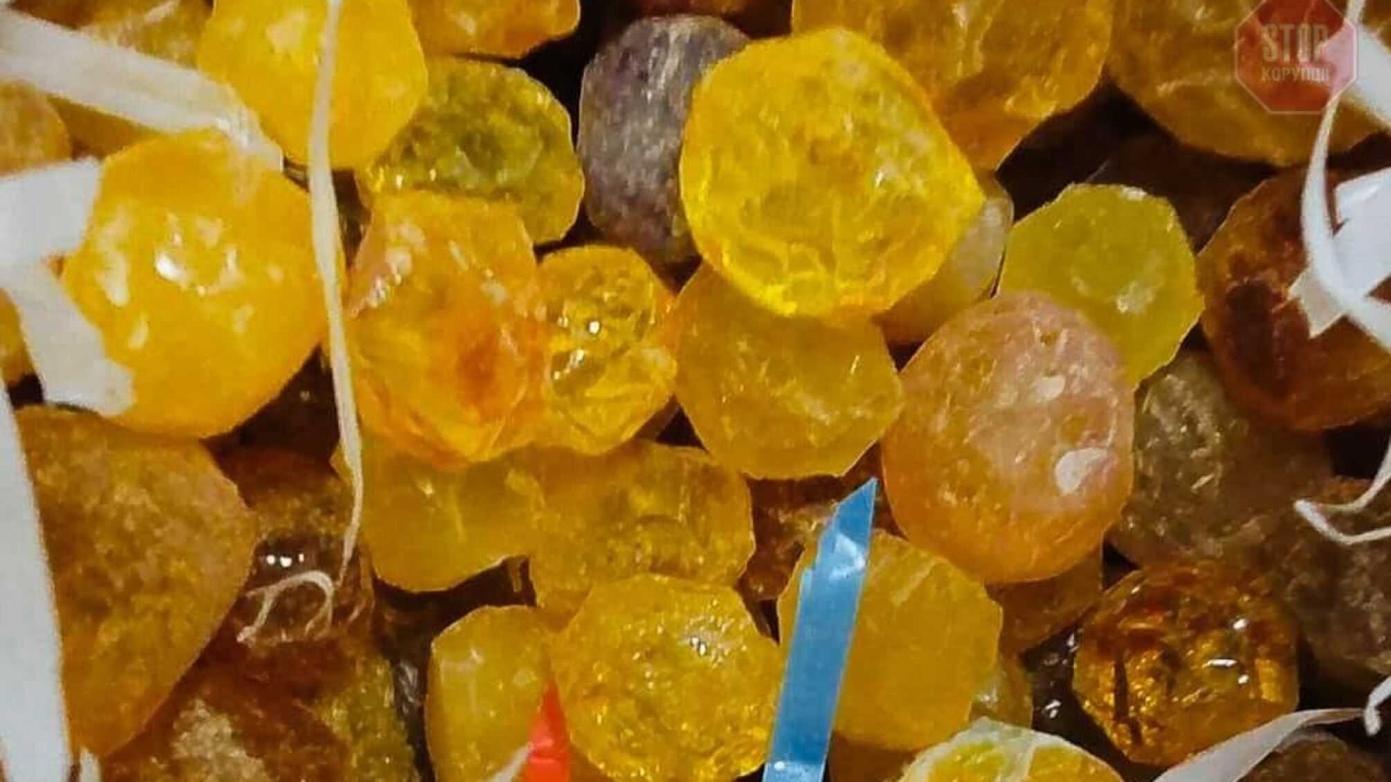 50 кілограм бурштину авіапоштою в Китай: українка намагалася надурити митницю