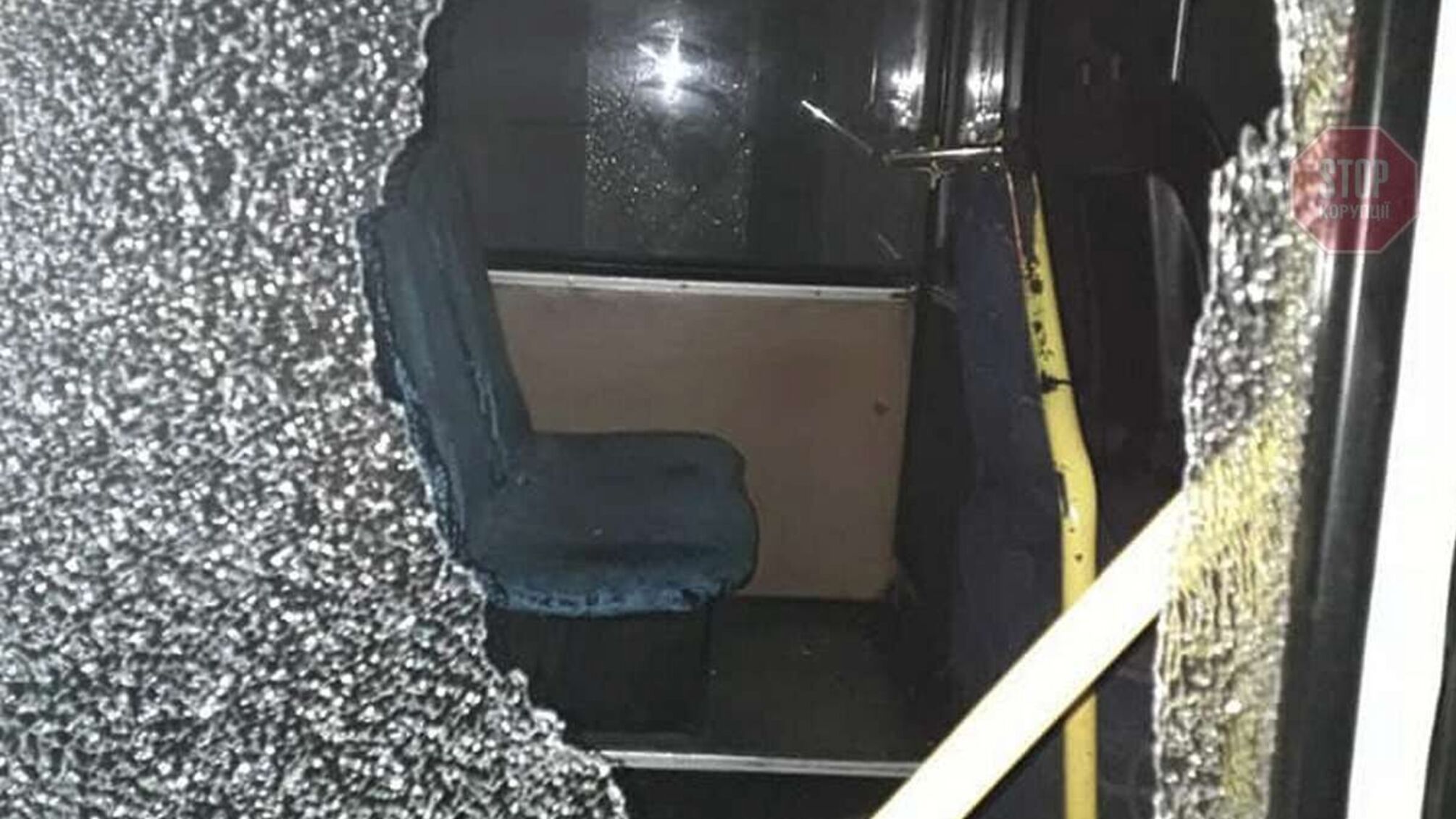 На Дніпропетровщині обстріляли автобуси: обійшлося без постраждалих (фото)