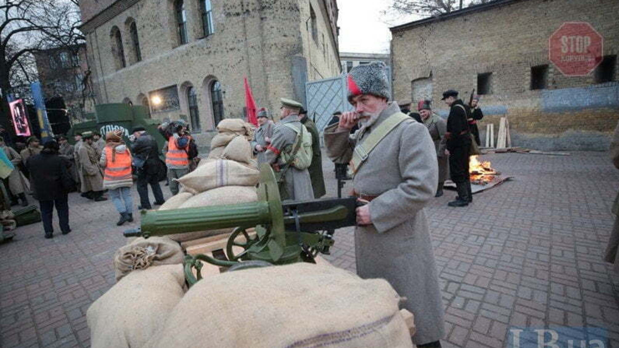 Стрілянина на Арсеналі: чому було чути гвинтівки, кулемети, гармати (фото)